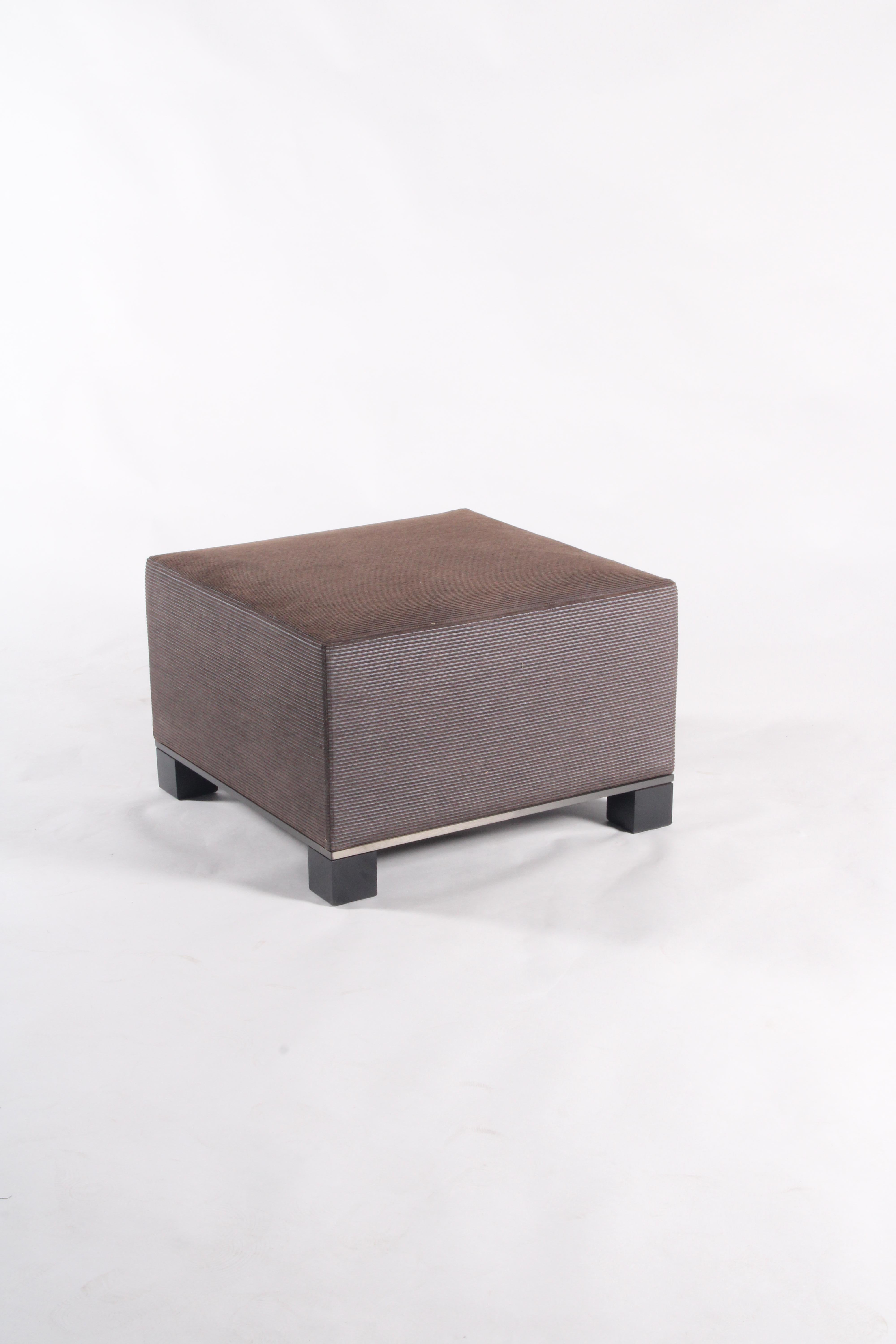 Unbenutzter Vintage Cassina Ottomane (Ende des 20. Jahrhunderts) im Angebot