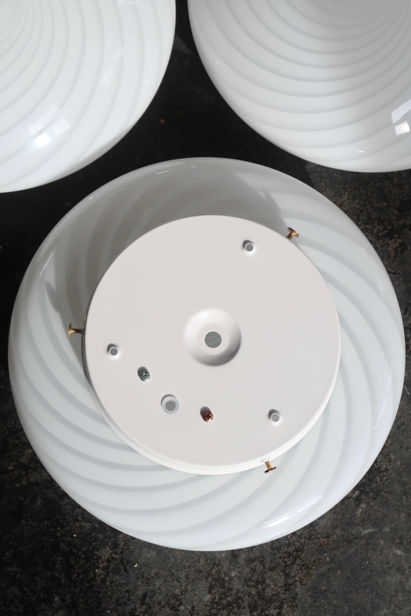 Unused vintage Murano 1970s Flush Mount Wall Ceiling Lamp in White Swirl Glass In Good Condition For Sale In Copenhagen, DK