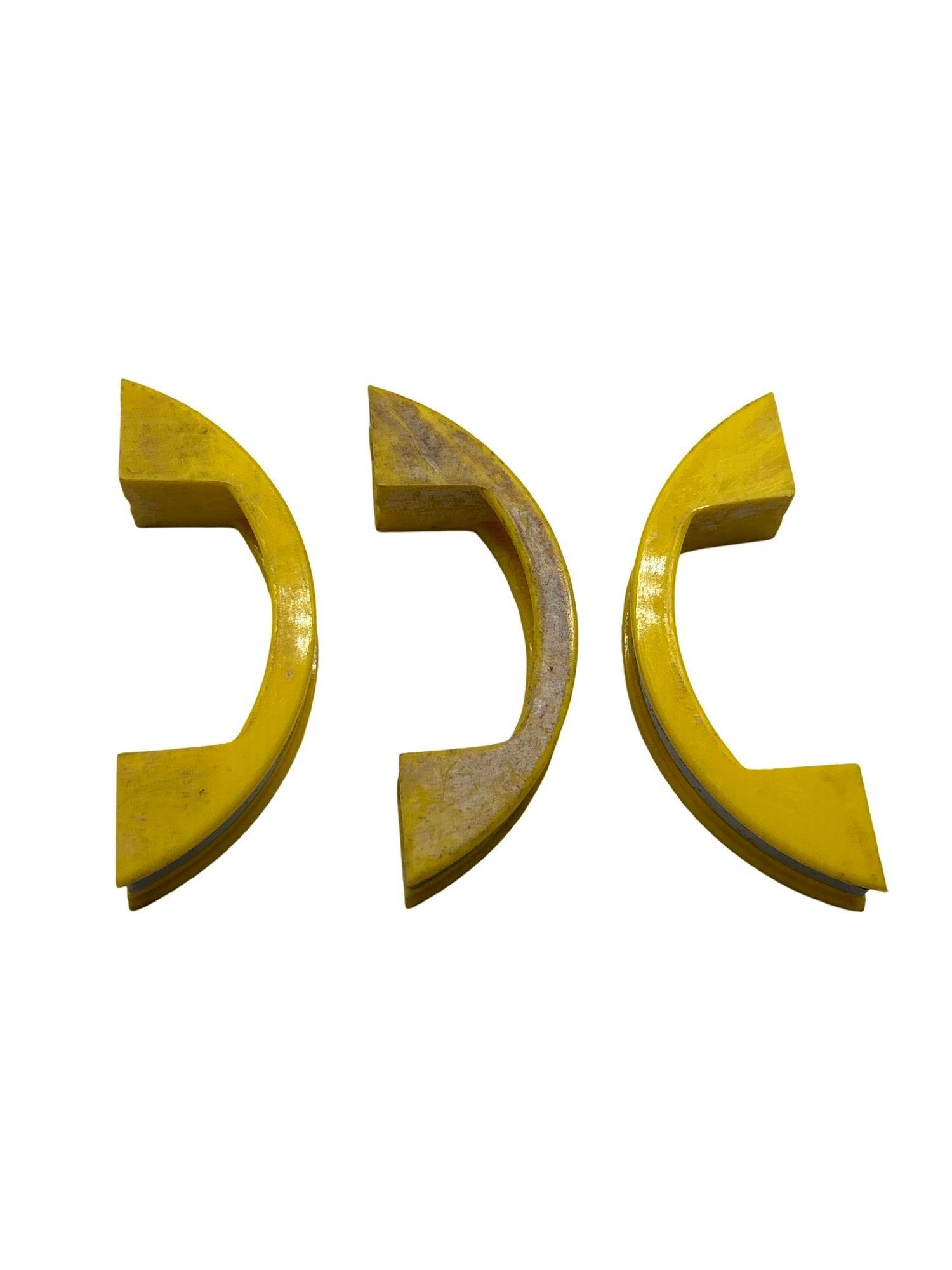 Unused Yellow Art Deco Bakelite Door/Drawer Pulls w/ Chrome Strip, Set of 19 In Good Condition For Sale In Van Nuys, CA