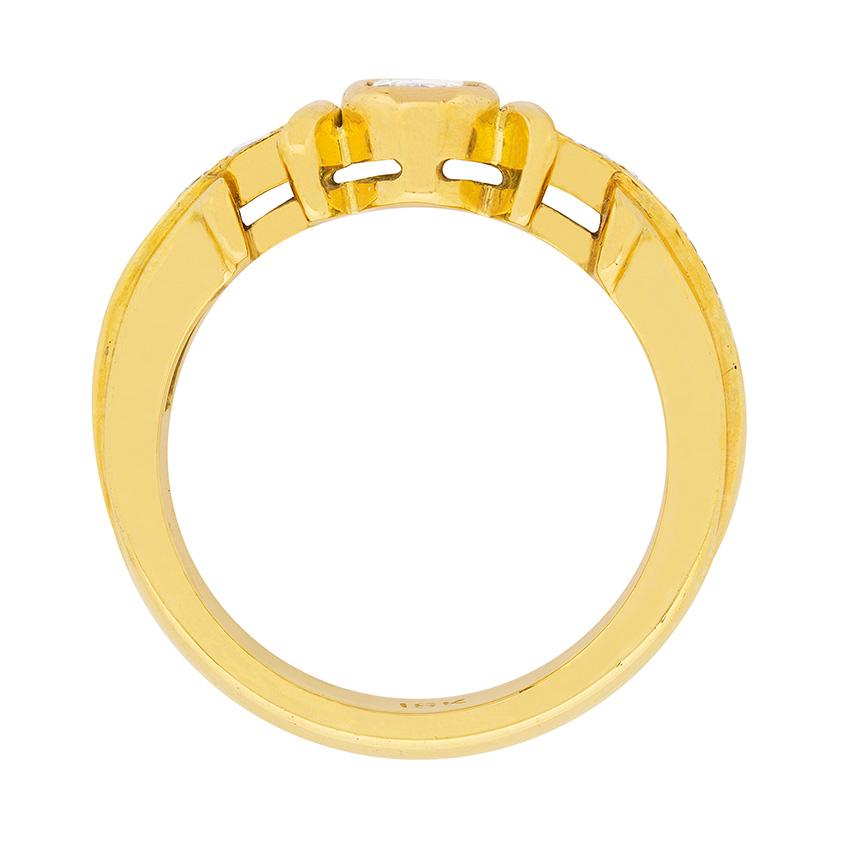 Taille ovale Solitaire inhabituel avec épaules serties de diamants ovales 0,44 carat en vente