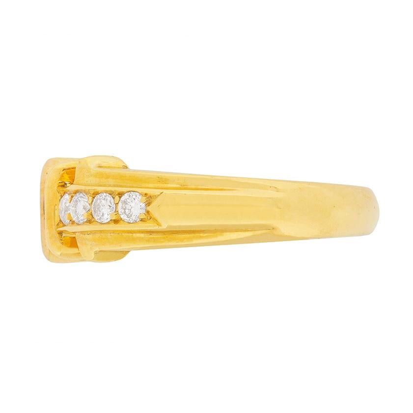 Solitaire inhabituel avec épaules serties de diamants ovales 0,44 carat Excellent état - En vente à London, GB