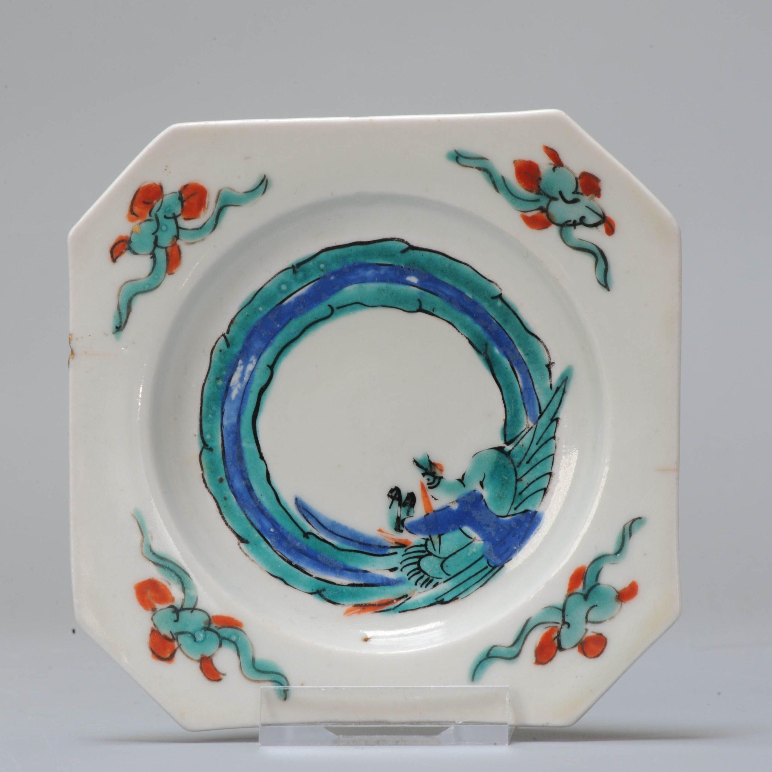 18th Century and Earlier Unusual 1660-1680 Japanese Porcelain Dish Bird Objects Kakiemon For Sale