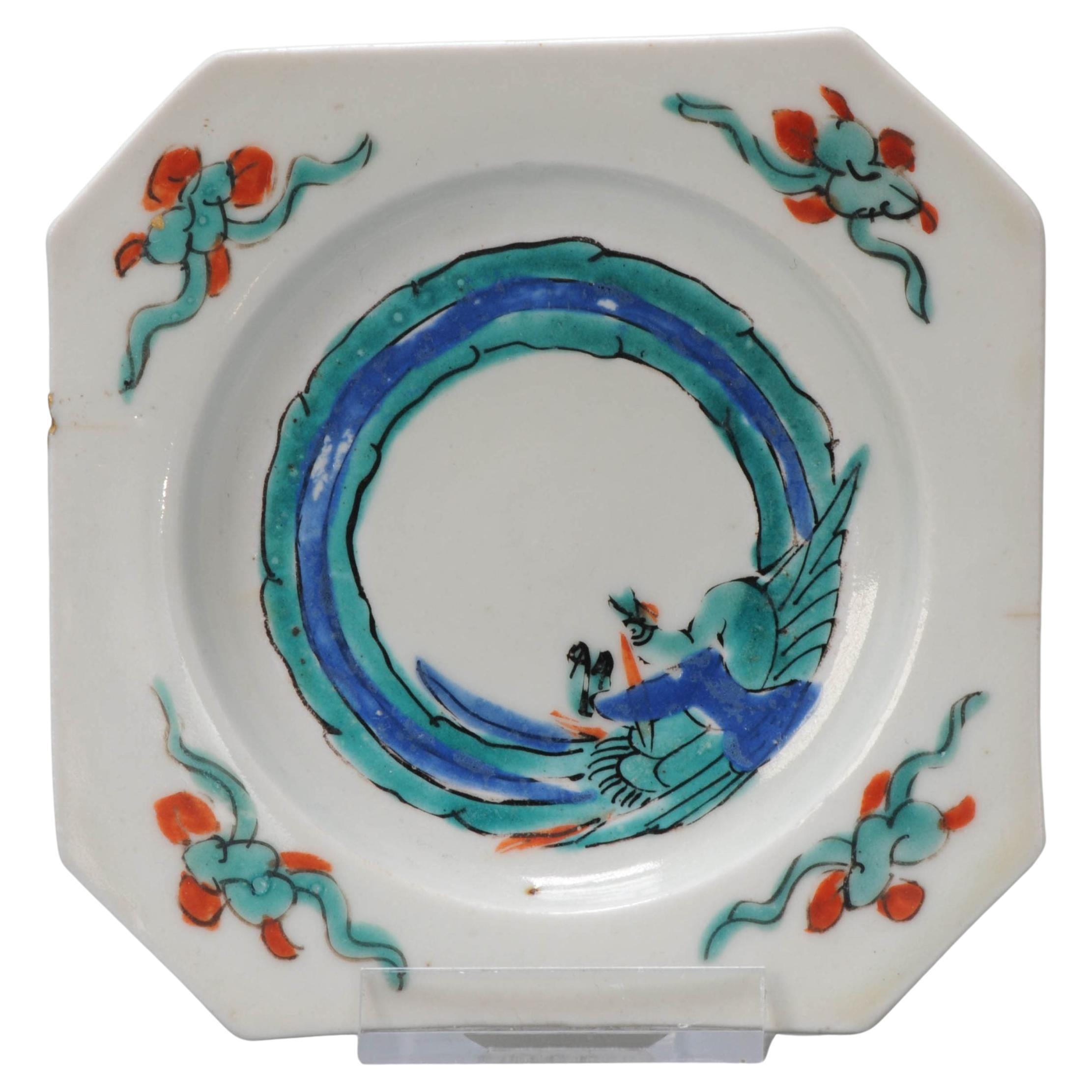 Unusual 1660-1680 Japanese Porcelain Dish Bird Objects Kakiemon For Sale