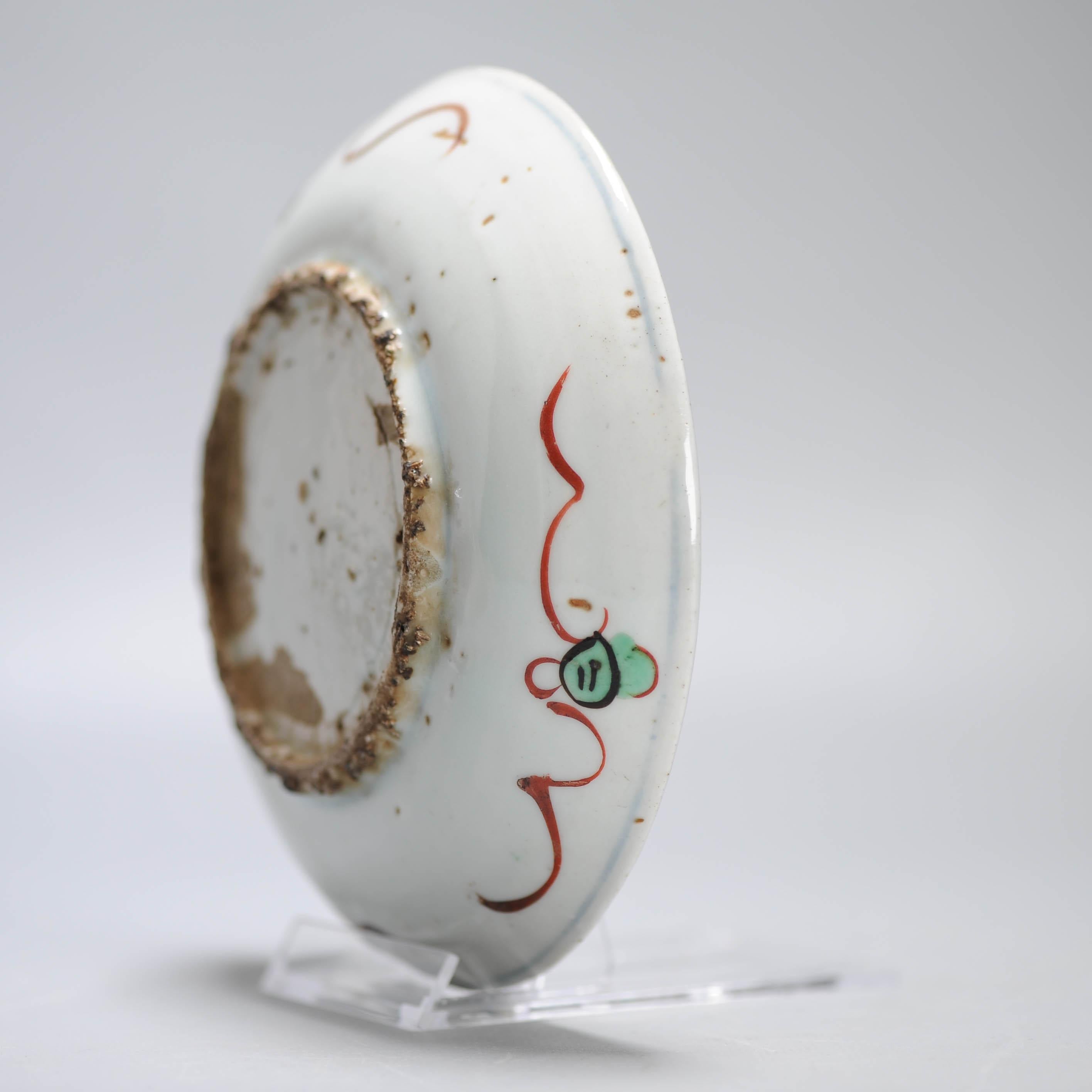 Unusual 17th Century Chinese Porcelain Ming Period Plate with added decoration In Good Condition In Amsterdam, Noord Holland