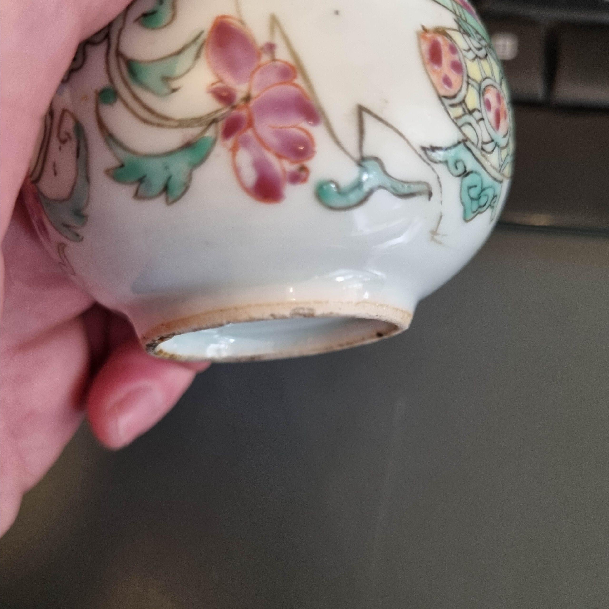 Inusual cesta de flores de porcelana china Famille Rose Qianlong de 18C CAJA DE AZÚCAR en venta 3