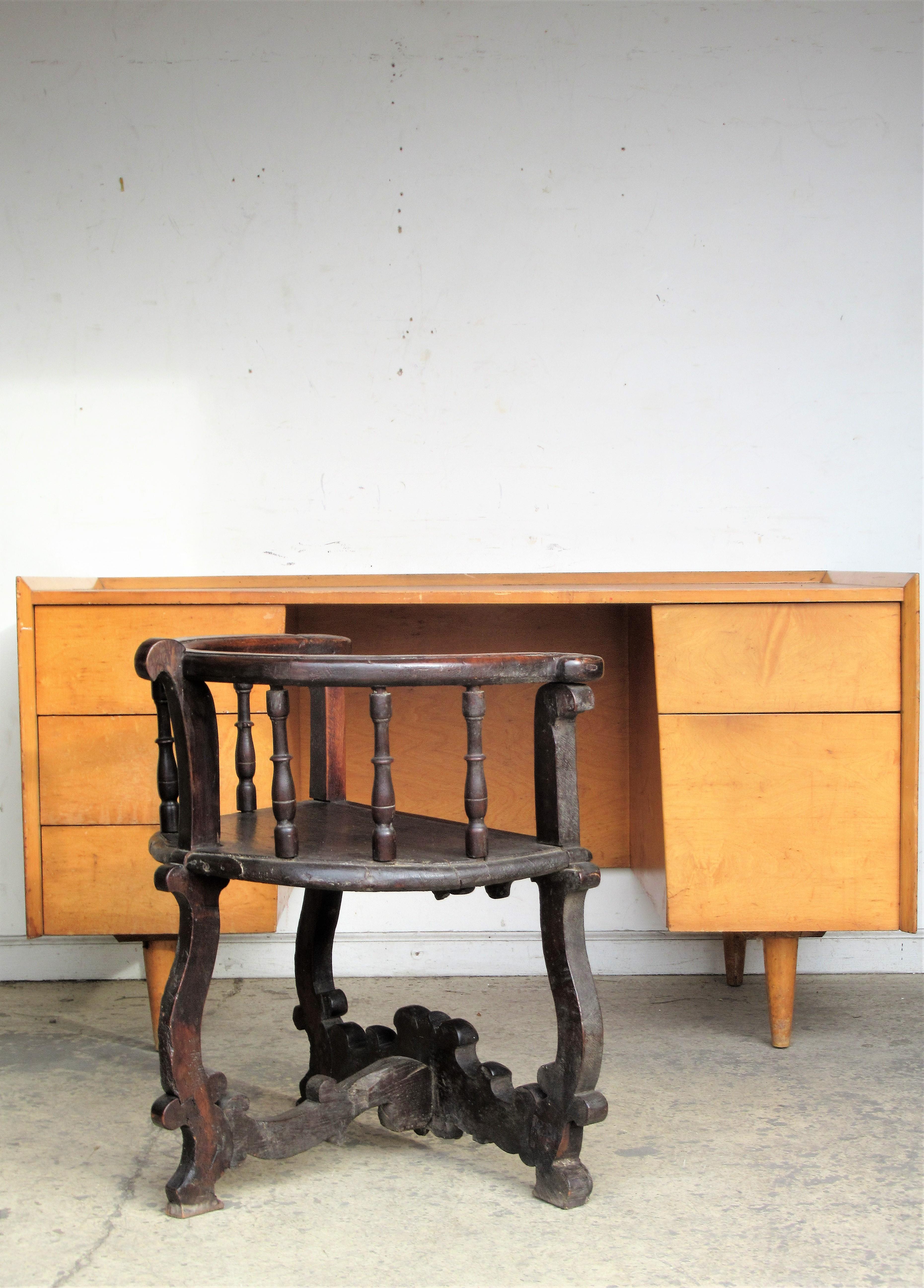  18th Century Italian Walnut Armchair For Sale 4