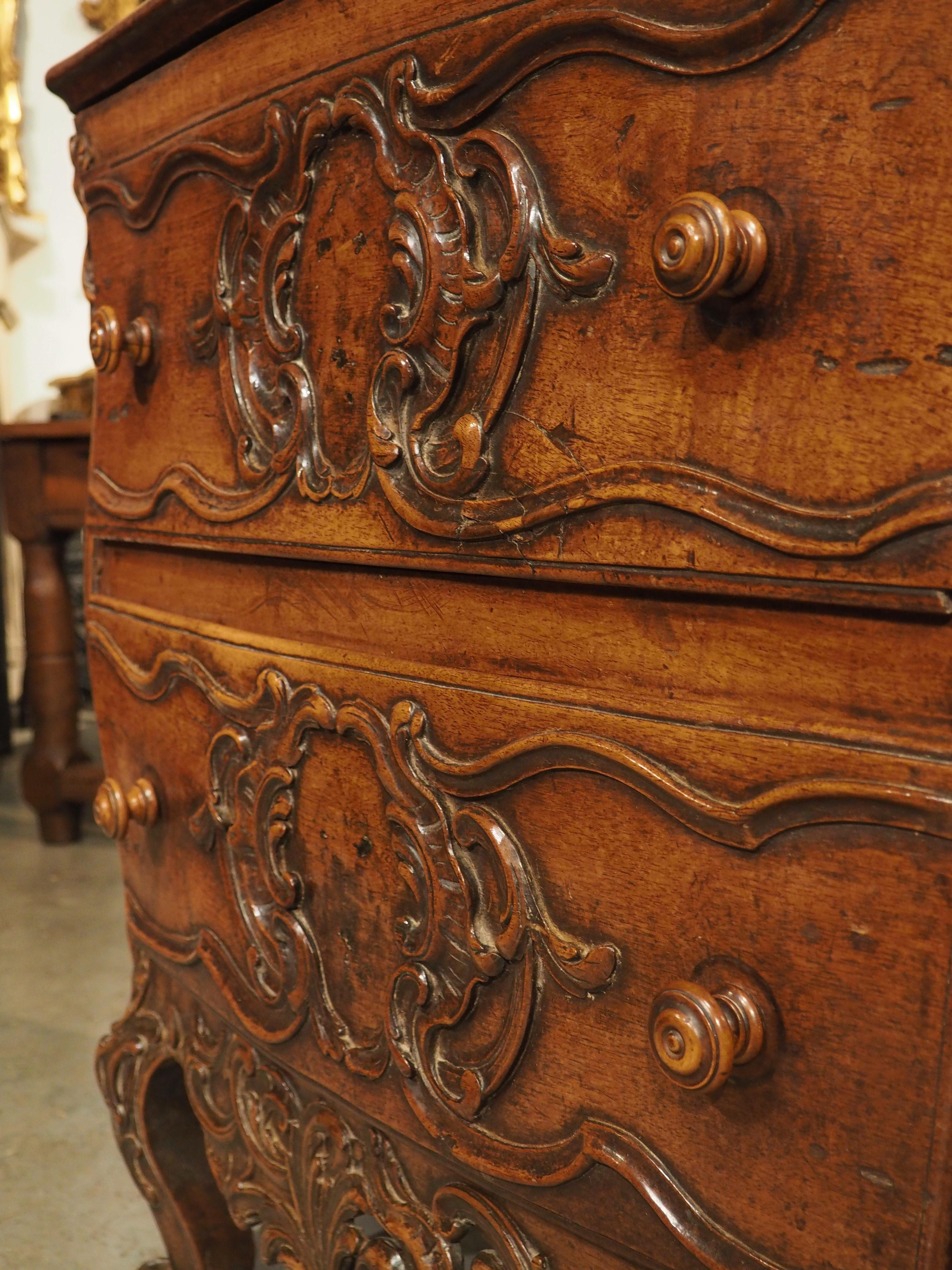 Unusual 18th Century Louis XV Period Walnut Wood Commode from Arles, France For Sale 7