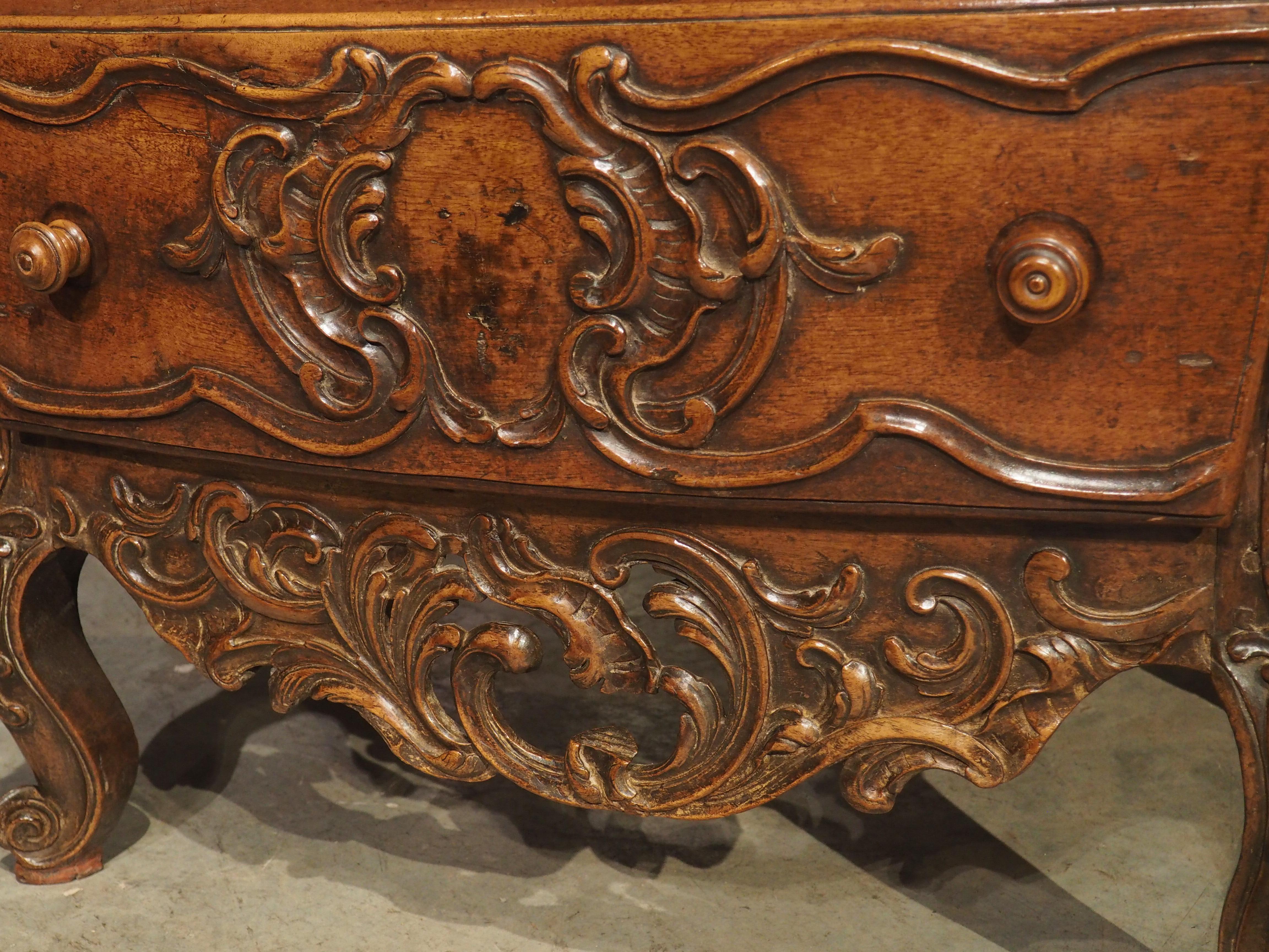 Unusual 18th Century Louis XV Period Walnut Wood Commode from Arles, France For Sale 12