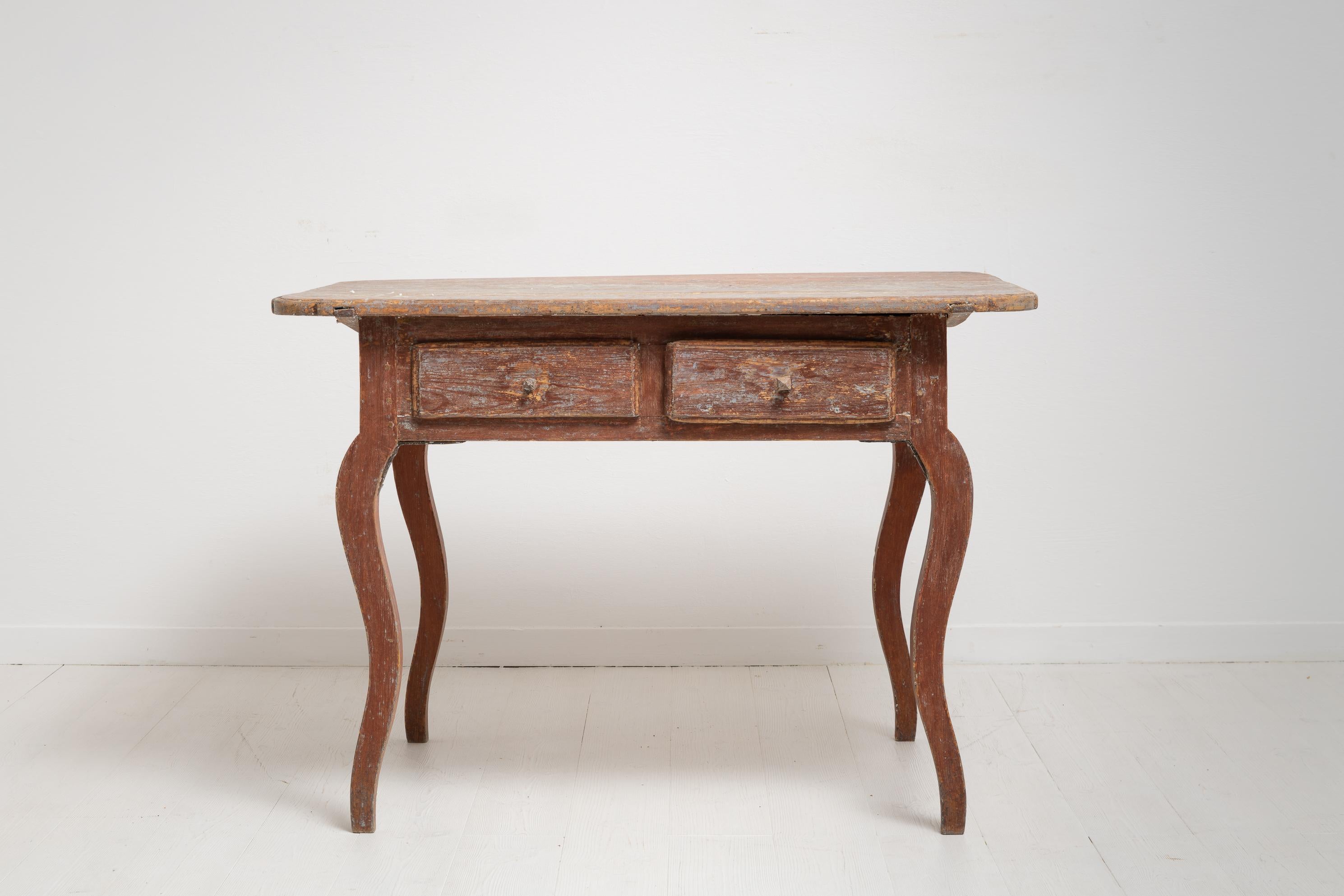 Unusual and genuine Rococo table made around 1780 to 1790. This country table is from Northern Sweden and made in pine with curved Rococo legs and original paint from the 1700s. The paint has a natural wear and authentic patina after 250 years of