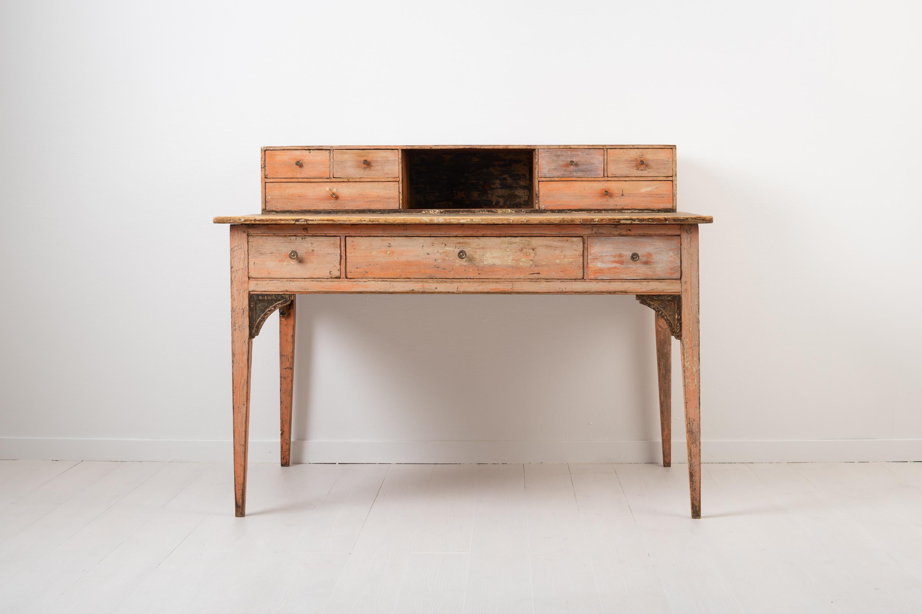 Unusual 18th Century Swedish Neoclassical Writing Table In Good Condition In Kramfors, SE