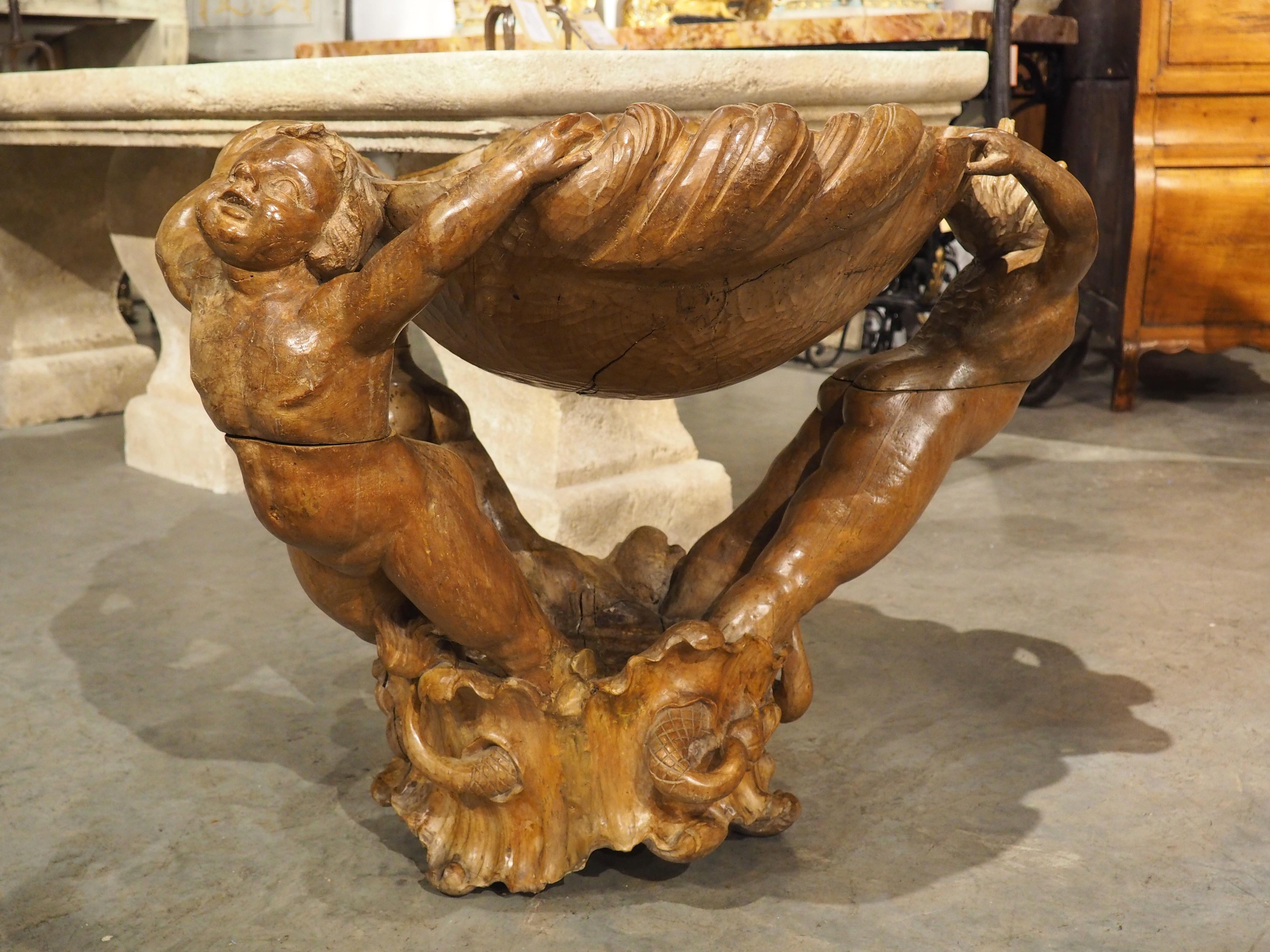 Unusual 18th Century Venetian Center Piece in Carved Walnut Wood, Circa 1780 For Sale 6