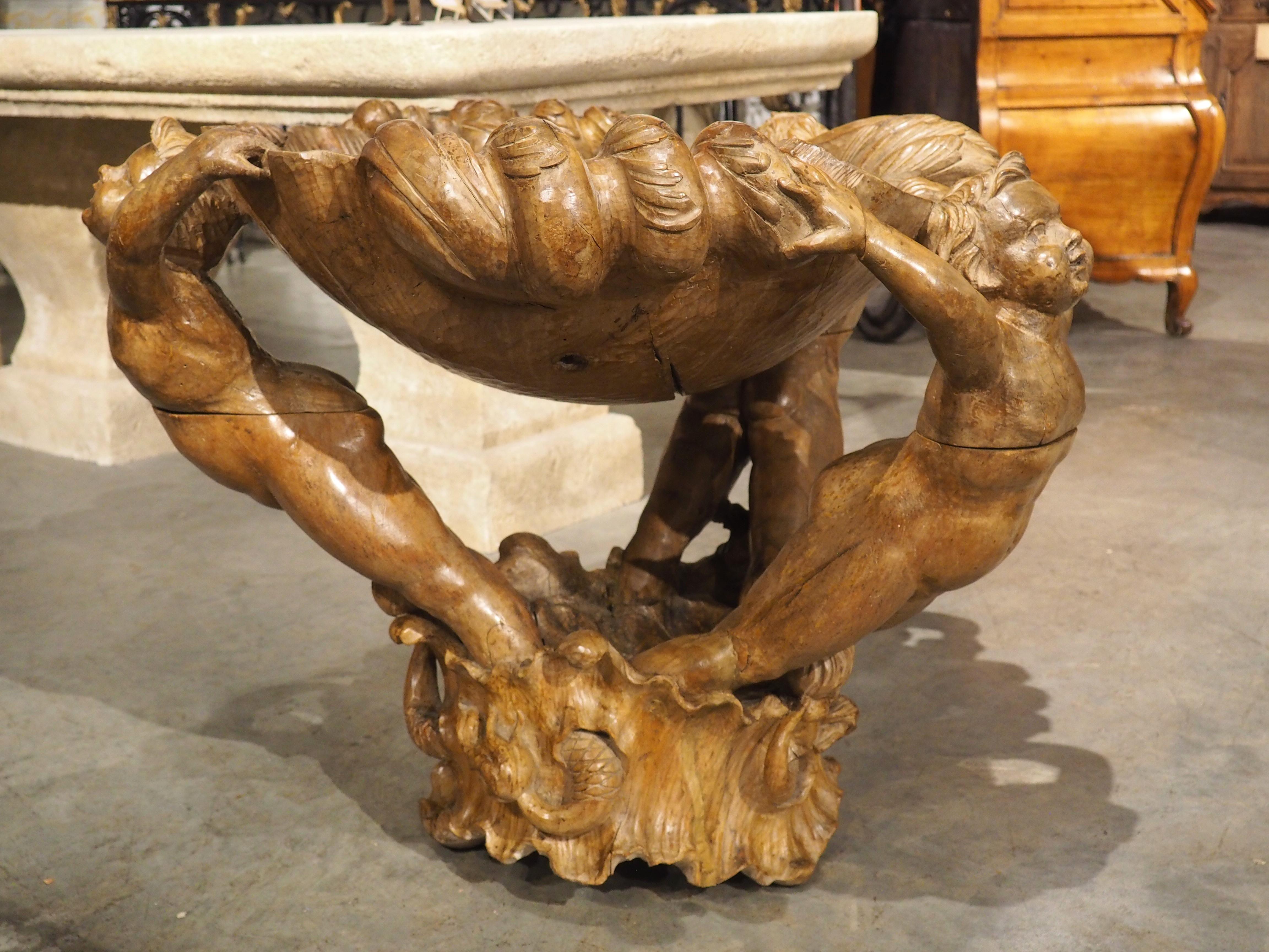 Unusual 18th Century Venetian Center Piece in Carved Walnut Wood, Circa 1780 For Sale 12