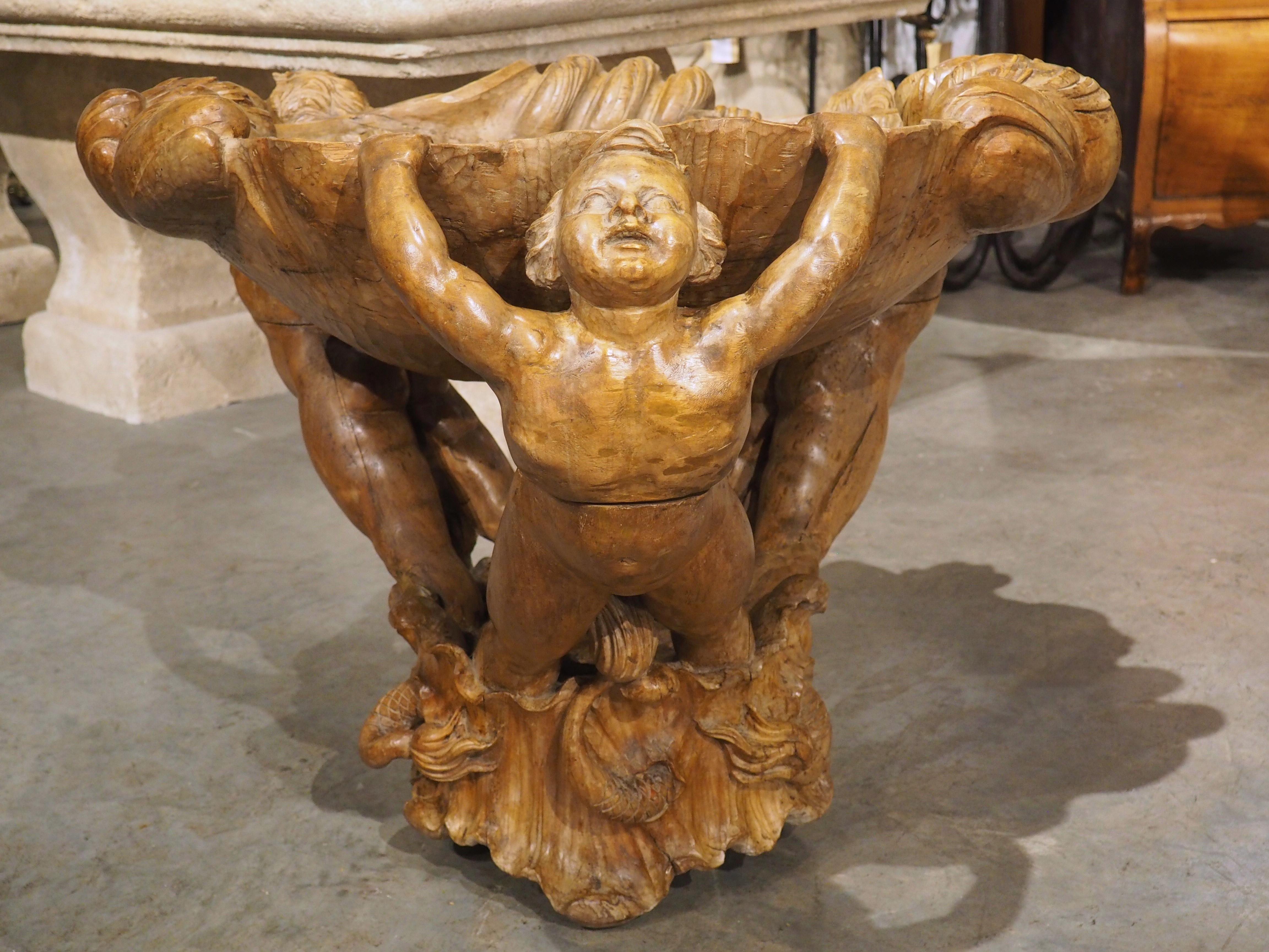 Unusual 18th Century Venetian Center Piece in Carved Walnut Wood, Circa 1780 For Sale 13