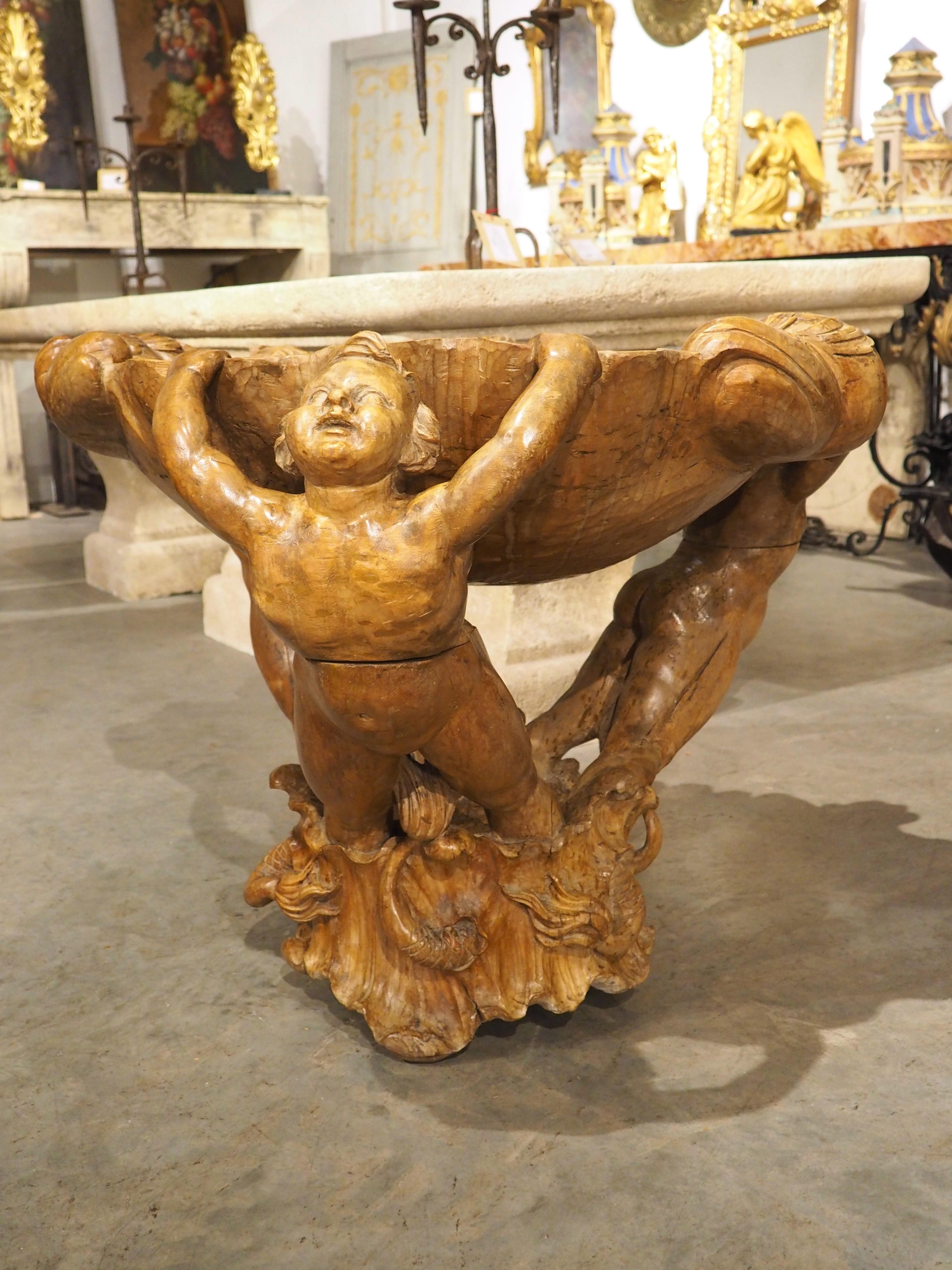 Unusual 18th Century Venetian Center Piece in Carved Walnut Wood, Circa 1780 For Sale 14