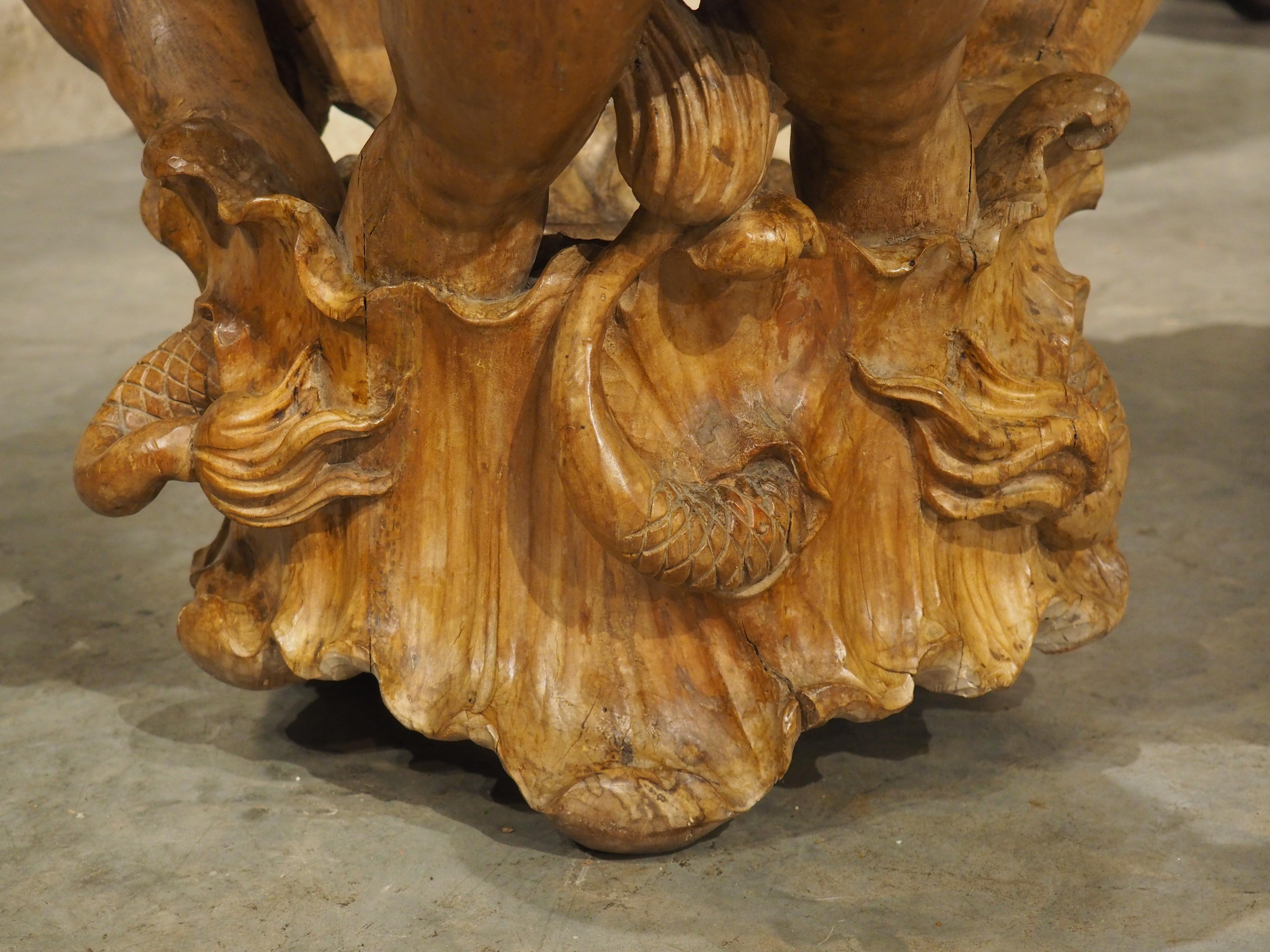 Unusual 18th Century Venetian Center Piece in Carved Walnut Wood, Circa 1780 In Good Condition For Sale In Dallas, TX