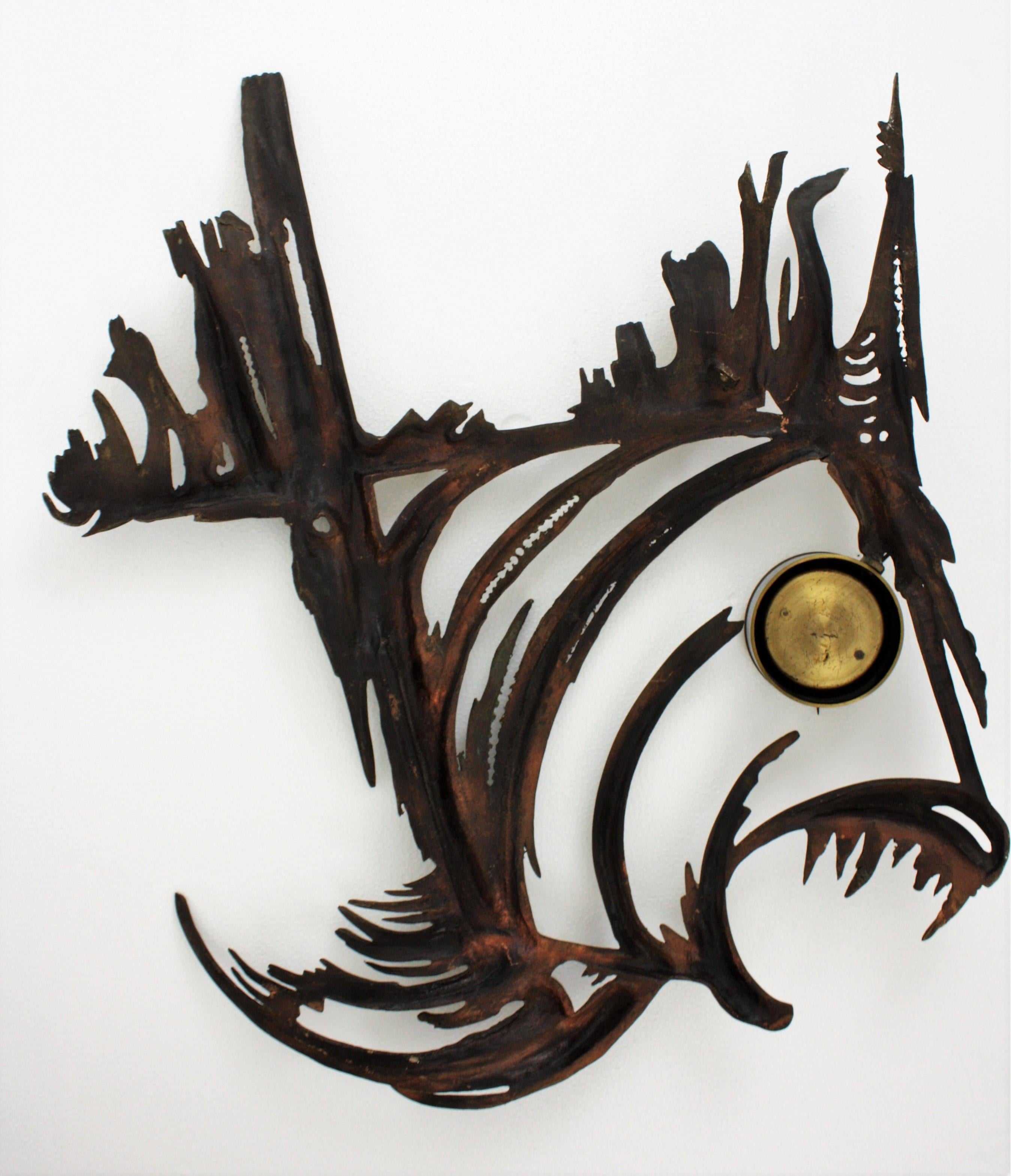 Brutalist Brass & Bronze Piranha Fish Wall Clock Sculpture, France, 1950s 4