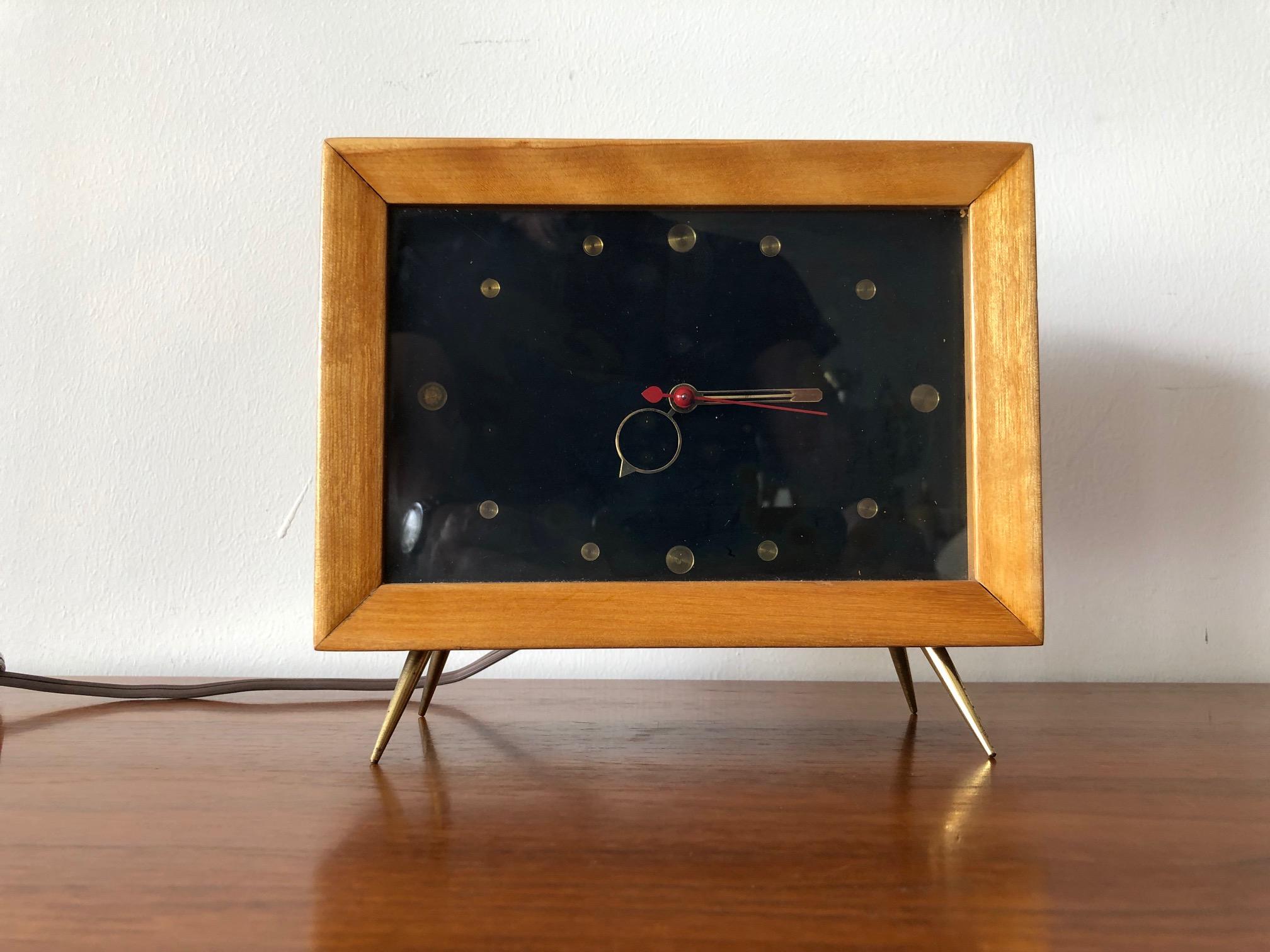 Unusual 1950s TV Clock In Good Condition In St.Petersburg, FL