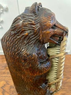 Insolite ours de la Forêt Noire en chêne sculpté du 19ème siècle
