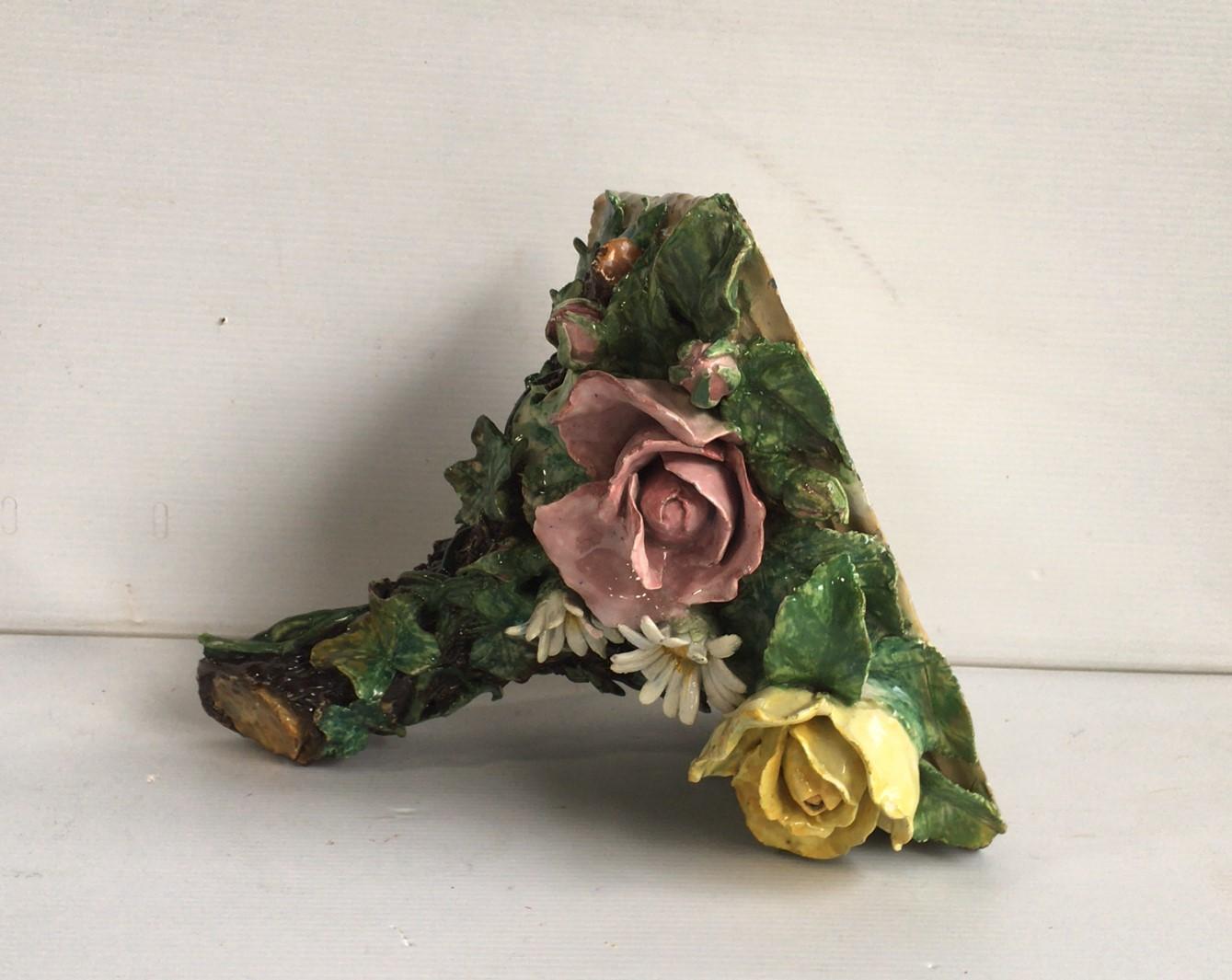Unusual 19th Century French Majolica Sconce with Roses and Daisies In Good Condition For Sale In Austin, TX