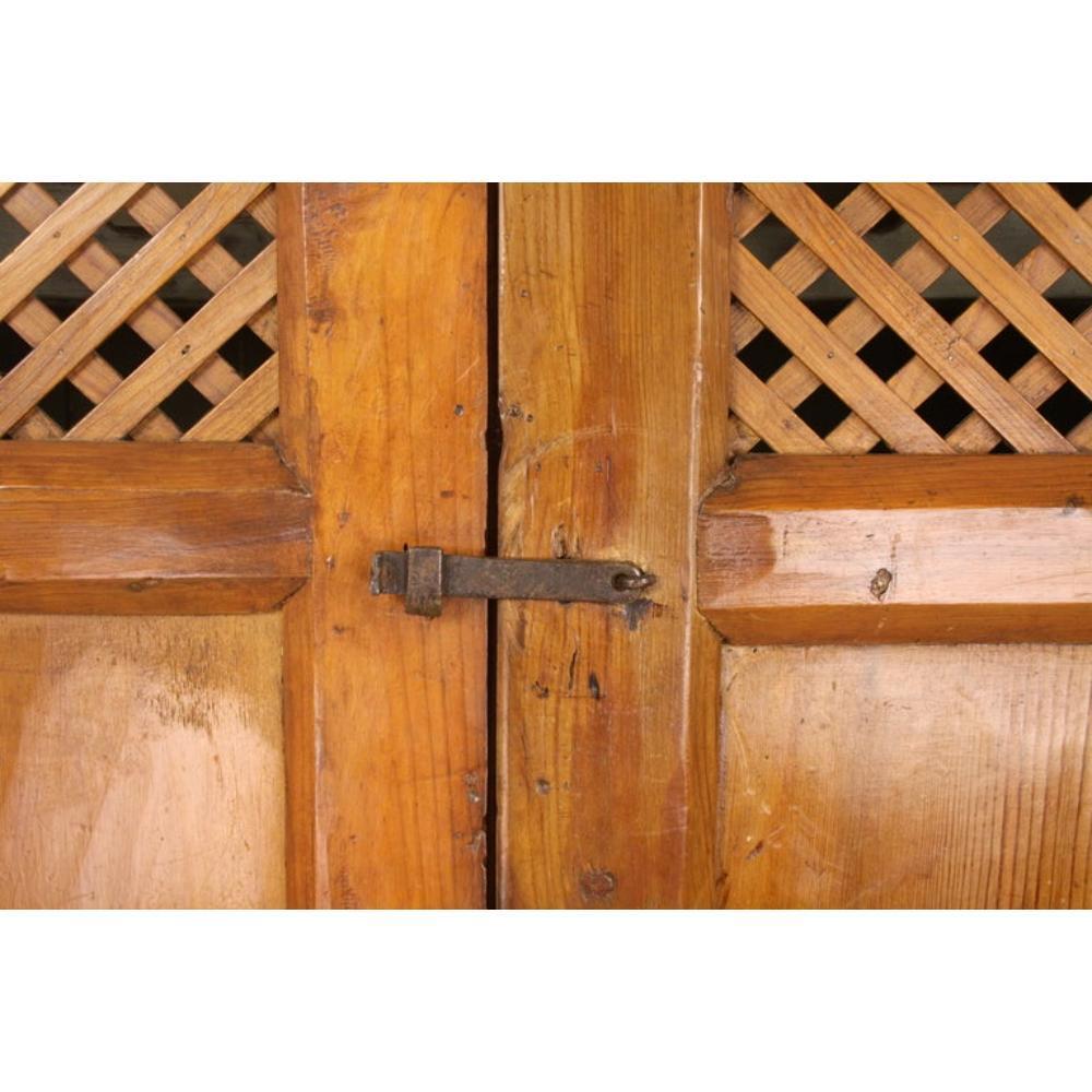 Français Insolite armoire à provisions provinciale française du 19e siècle provenant du Pays basque en vente