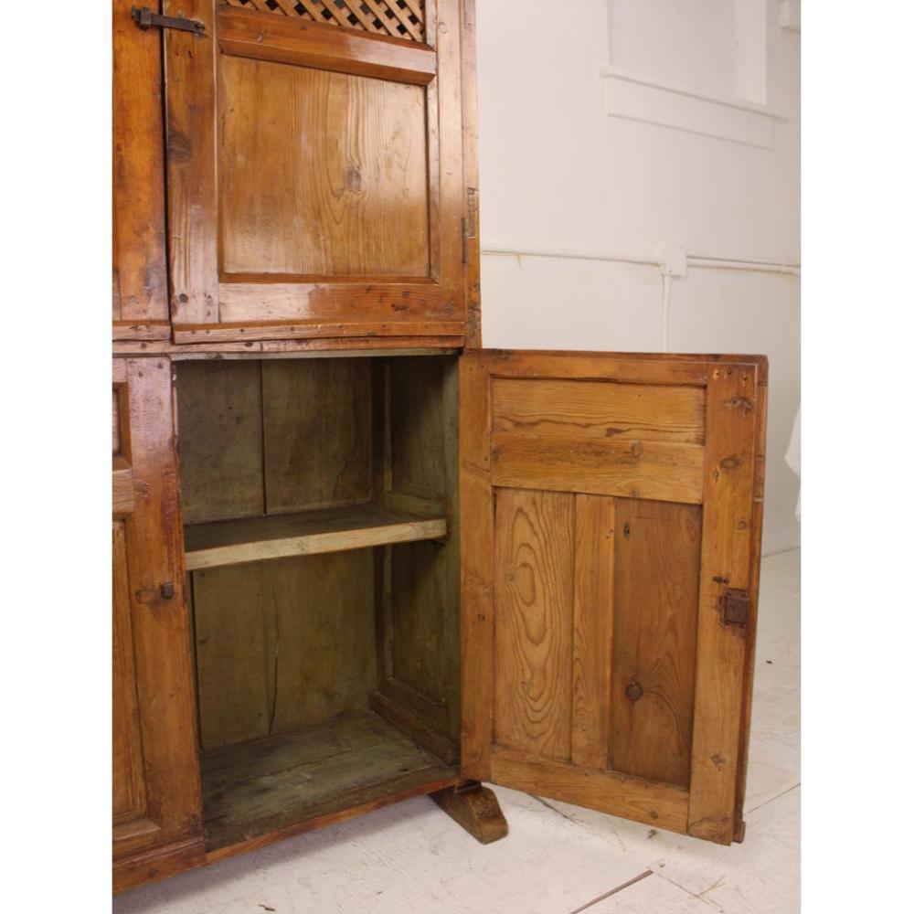 Insolite armoire à provisions provinciale française du 19e siècle provenant du Pays basque en vente 1
