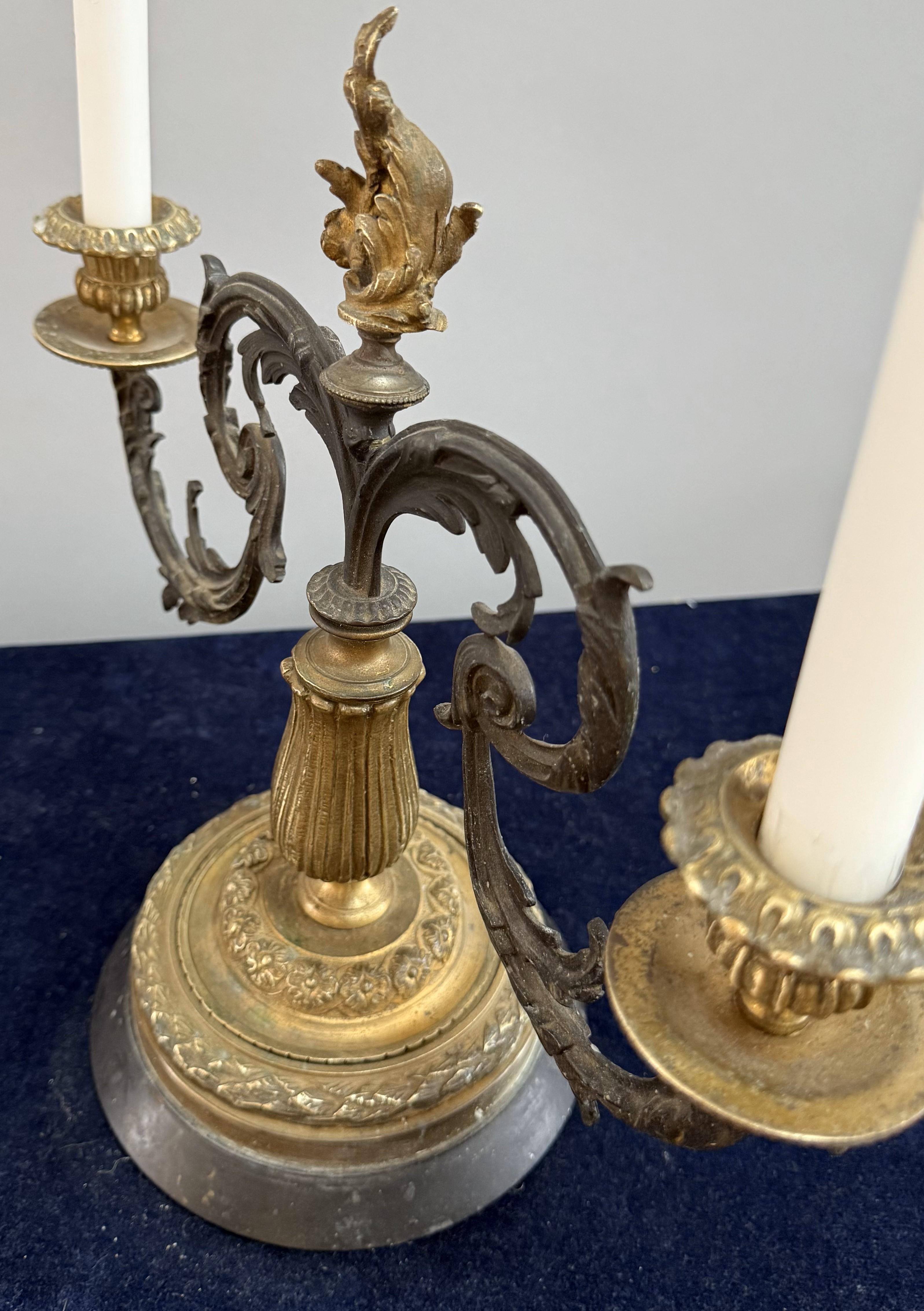 XIXe siècle Insolite candélabre à deux lumières de style Louis XV du 19ème siècle en vente