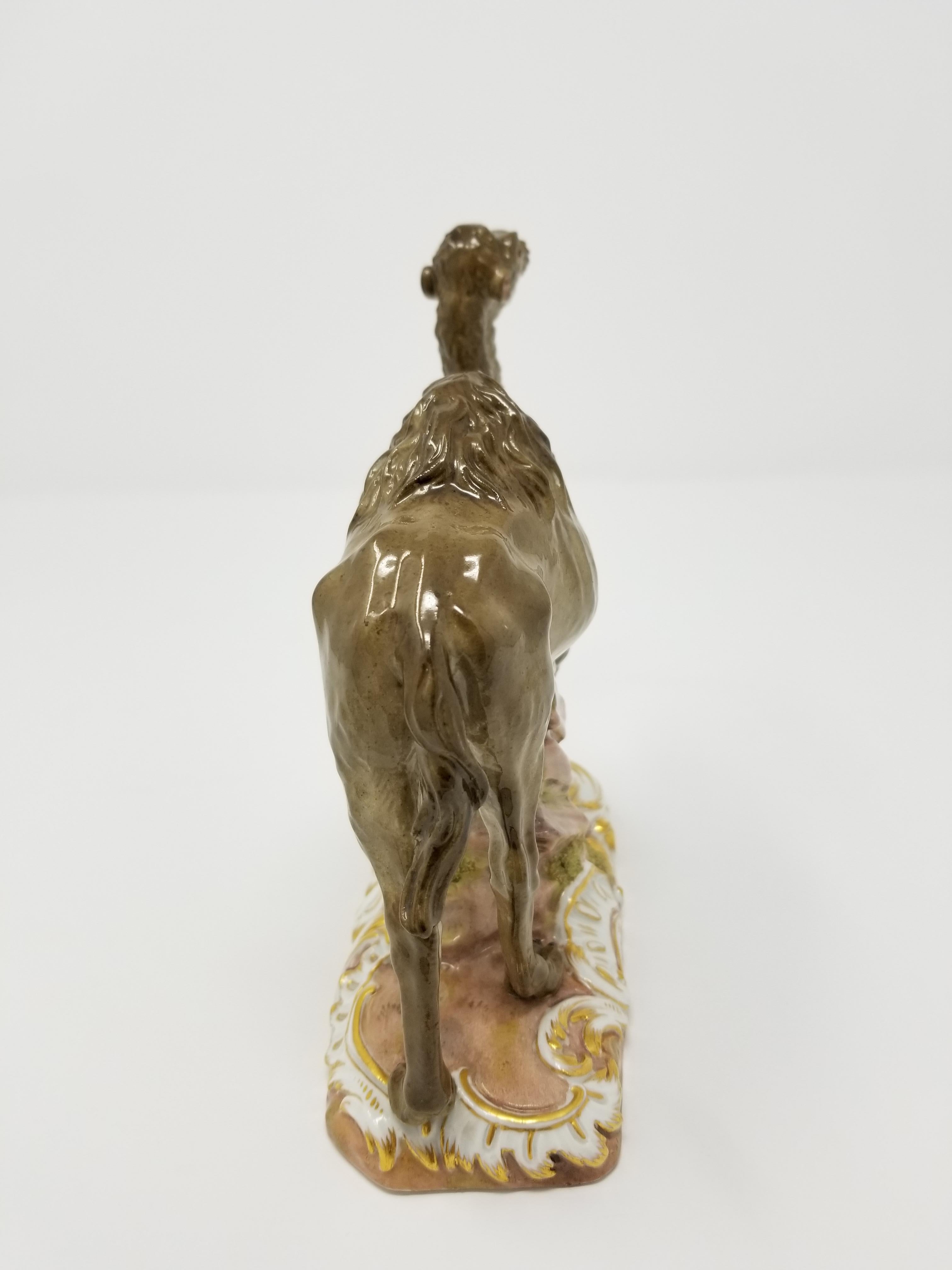 Ungewöhnliche Meissener Figur einer Kamel aus dem 19. Jahrhundert nach einem Modell von J. Kandler (Deutsch) im Angebot