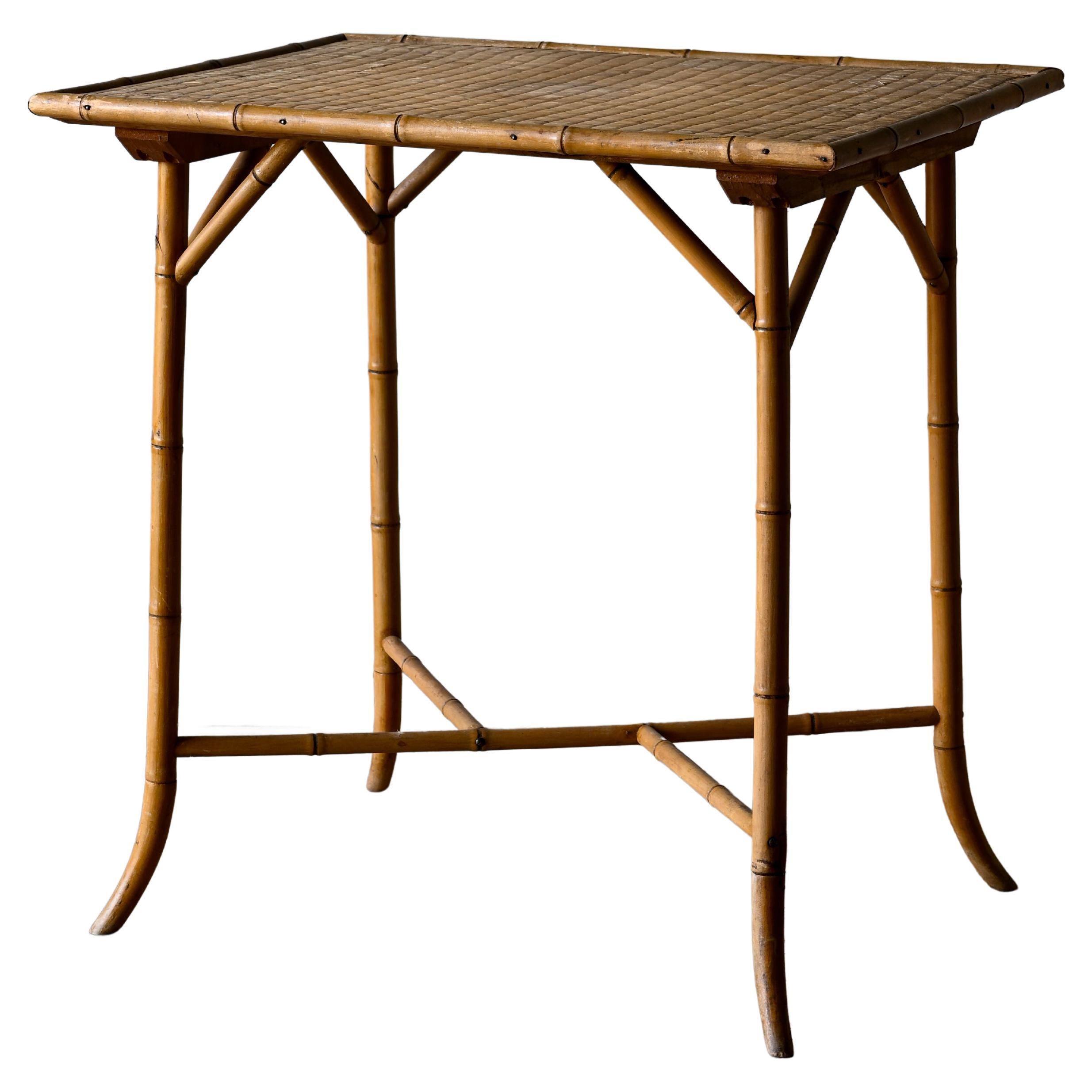 Table suédoise inhabituelle en faux bambou du 19ème siècle