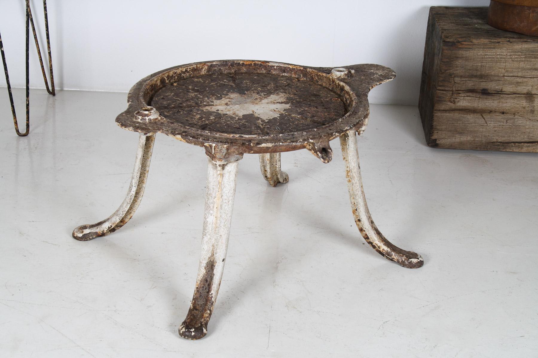 Insolite Table d'appoint en fonte de jardin victorienne du 19ème siècle Pot Stand en vente 5