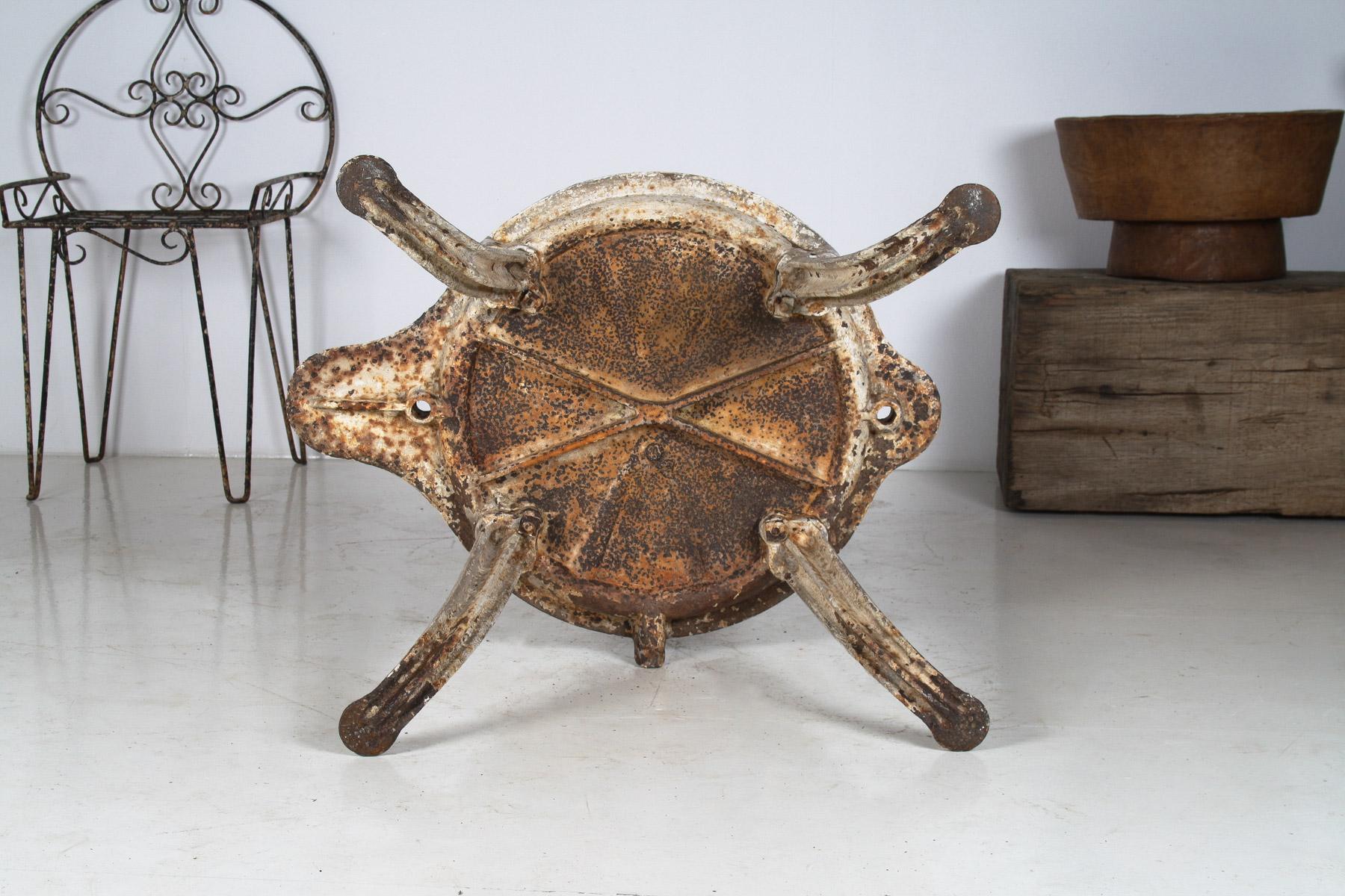 Insolite Table d'appoint en fonte de jardin victorienne du 19ème siècle Pot Stand en vente 6