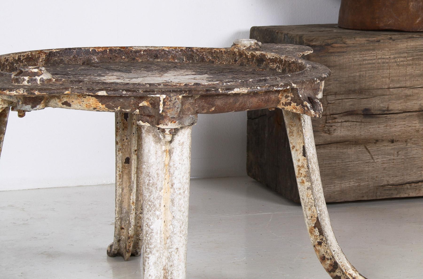 Français Insolite Table d'appoint en fonte de jardin victorienne du 19ème siècle Pot Stand en vente