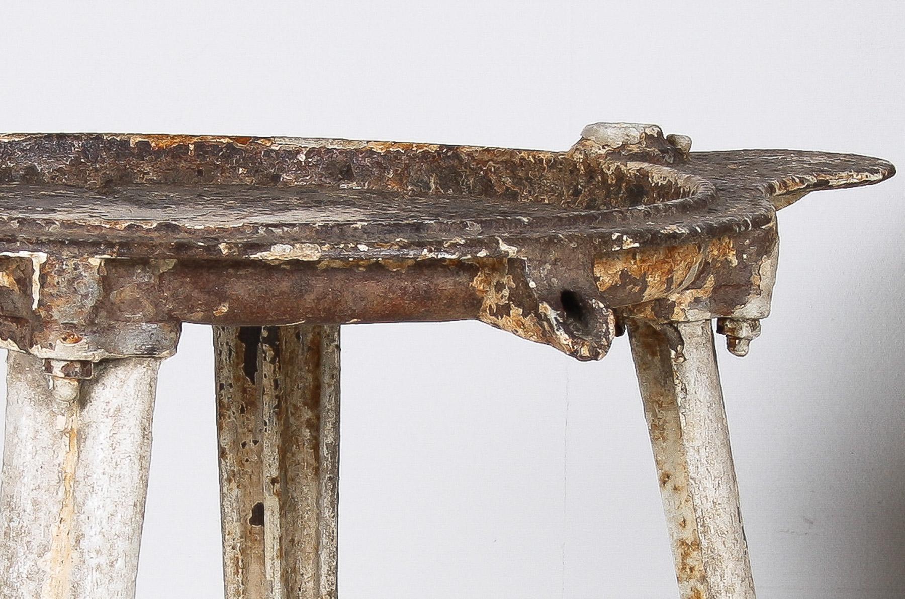 Insolite Table d'appoint en fonte de jardin victorienne du 19ème siècle Pot Stand Bon état - En vente à Llanbrynmair, GB