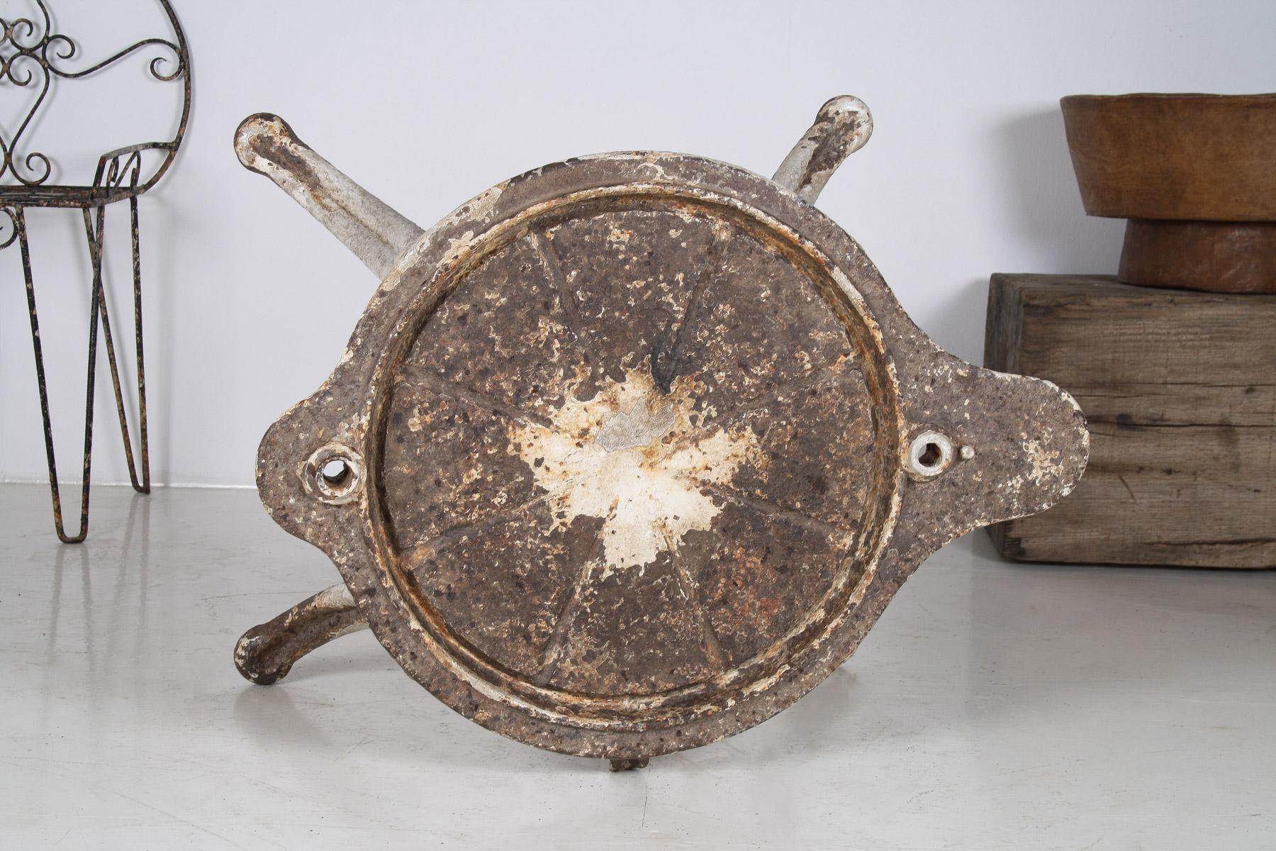 Insolite Table d'appoint en fonte de jardin victorienne du 19ème siècle Pot Stand en vente 1