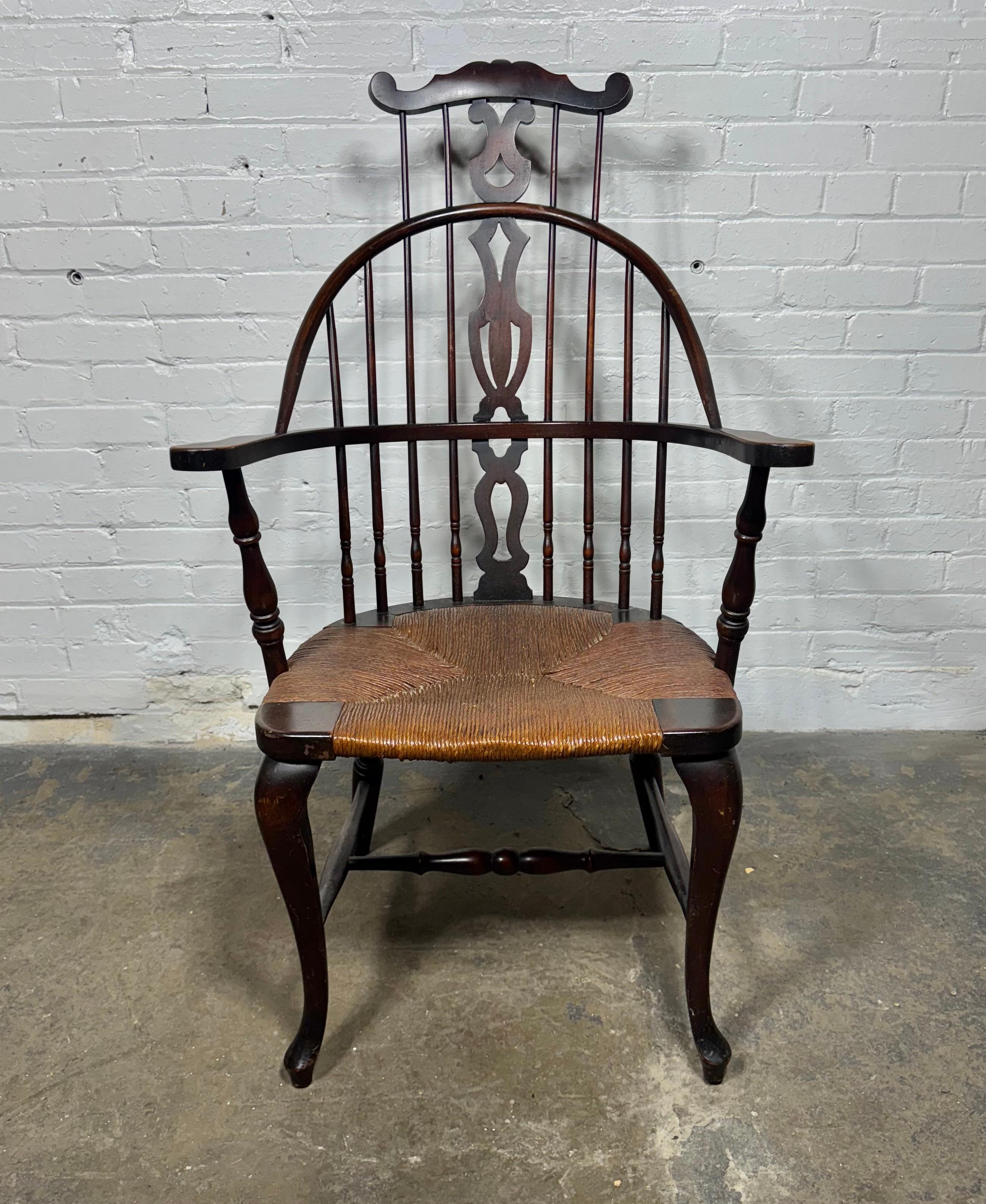 Chaise Windsor du 19ème siècle avec assise en jonc Conserve sa patine d'origine, Grande qualité, serré, Magnifique patine d'origine.