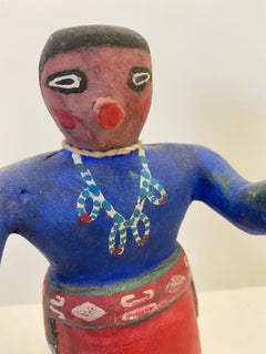 Insolita bambola "stile Kachina" del XX secolo di una figura Navajo con grandi mani