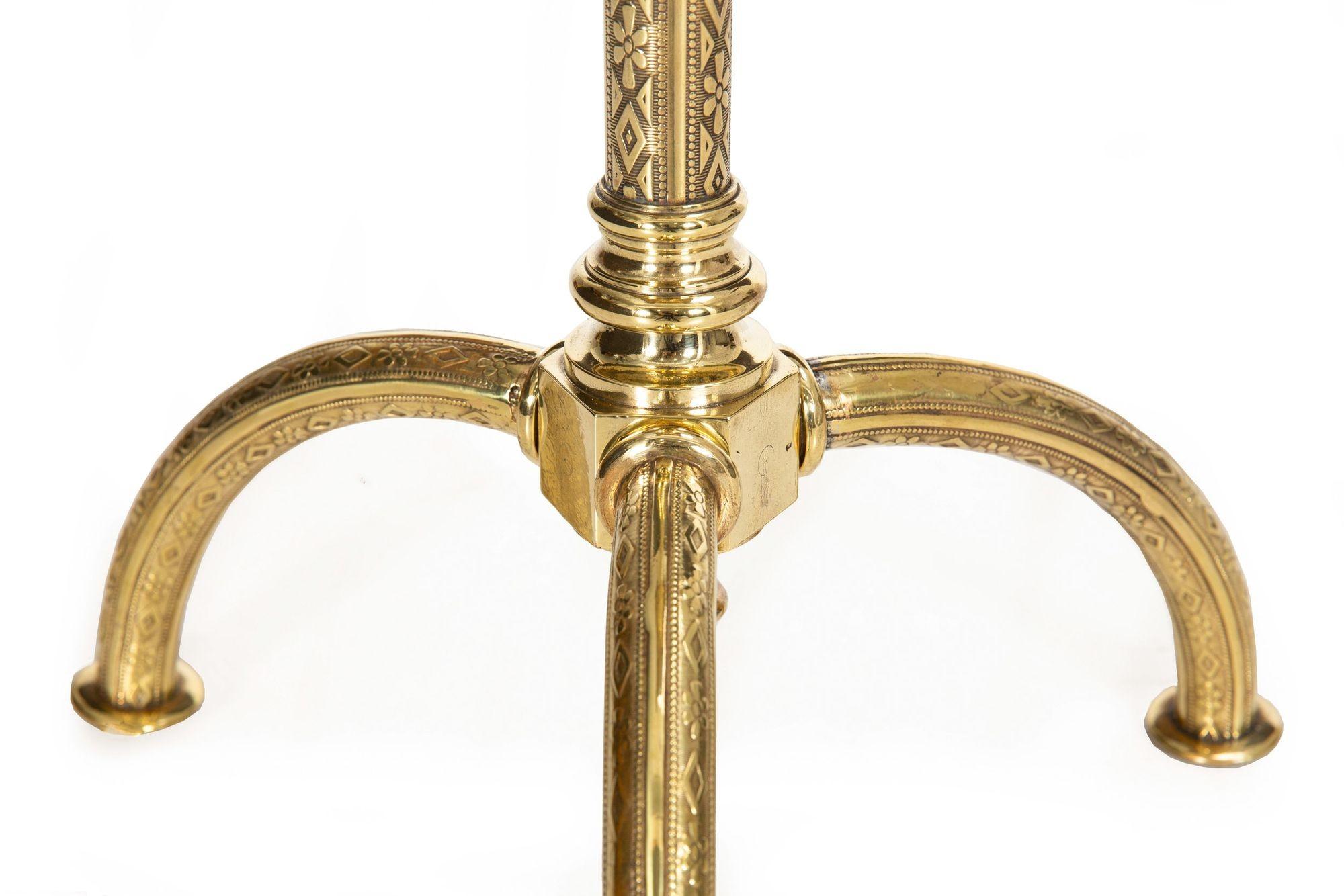 Insolite table d'appoint Aesthetic Movement en laiton antique et carreaux de faïence ca. 1900 en vente 5
