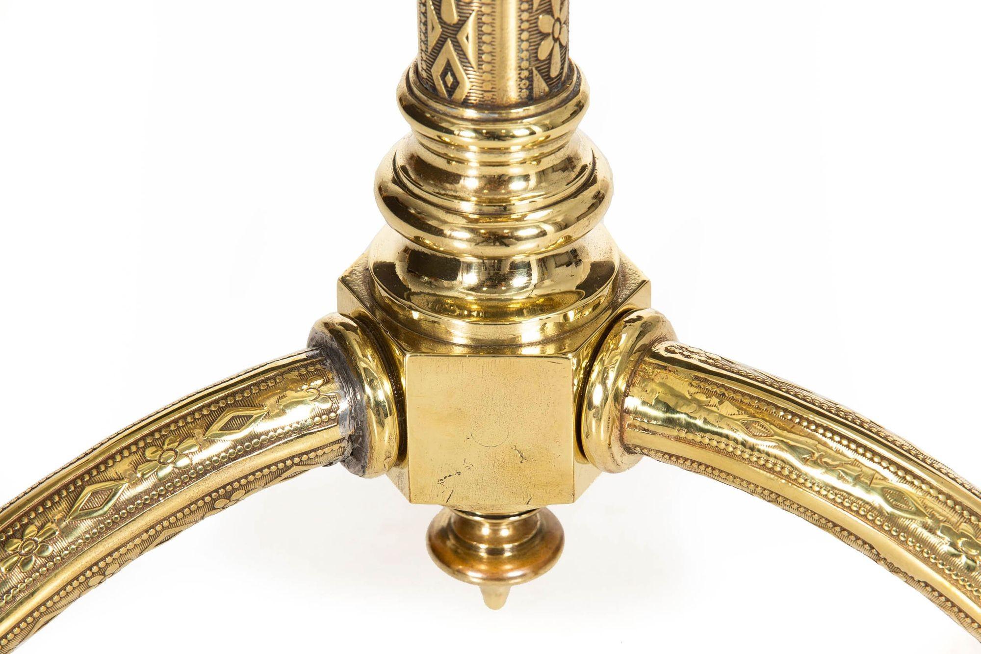 Insolite table d'appoint Aesthetic Movement en laiton antique et carreaux de faïence ca. 1900 en vente 7