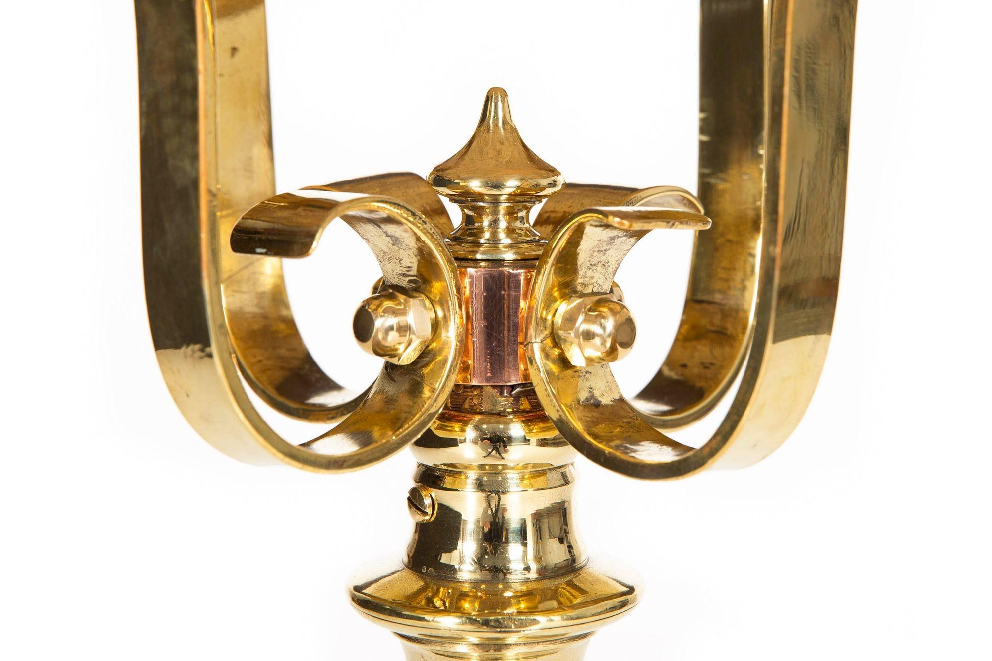 Insolite table d'appoint Aesthetic Movement en laiton antique et carreaux de faïence ca. 1900 en vente 2