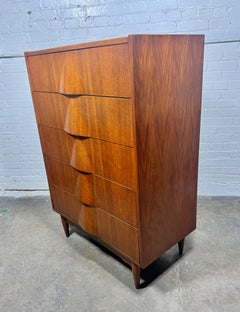 Unusual American Modernist / Gio Ponti Style 5-Drawer Chest. molded drawers