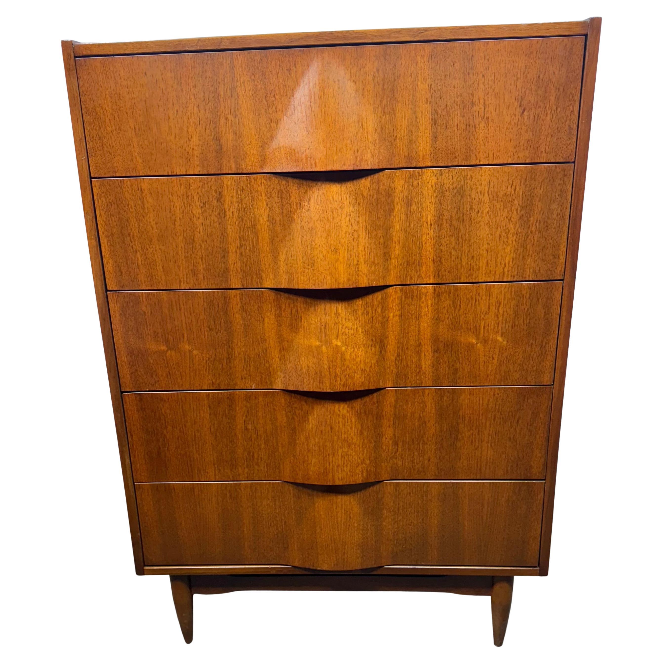 Insolita cassettiera a 5 cassetti in stile modernista americano / Gio Ponti. cassetti sagomati