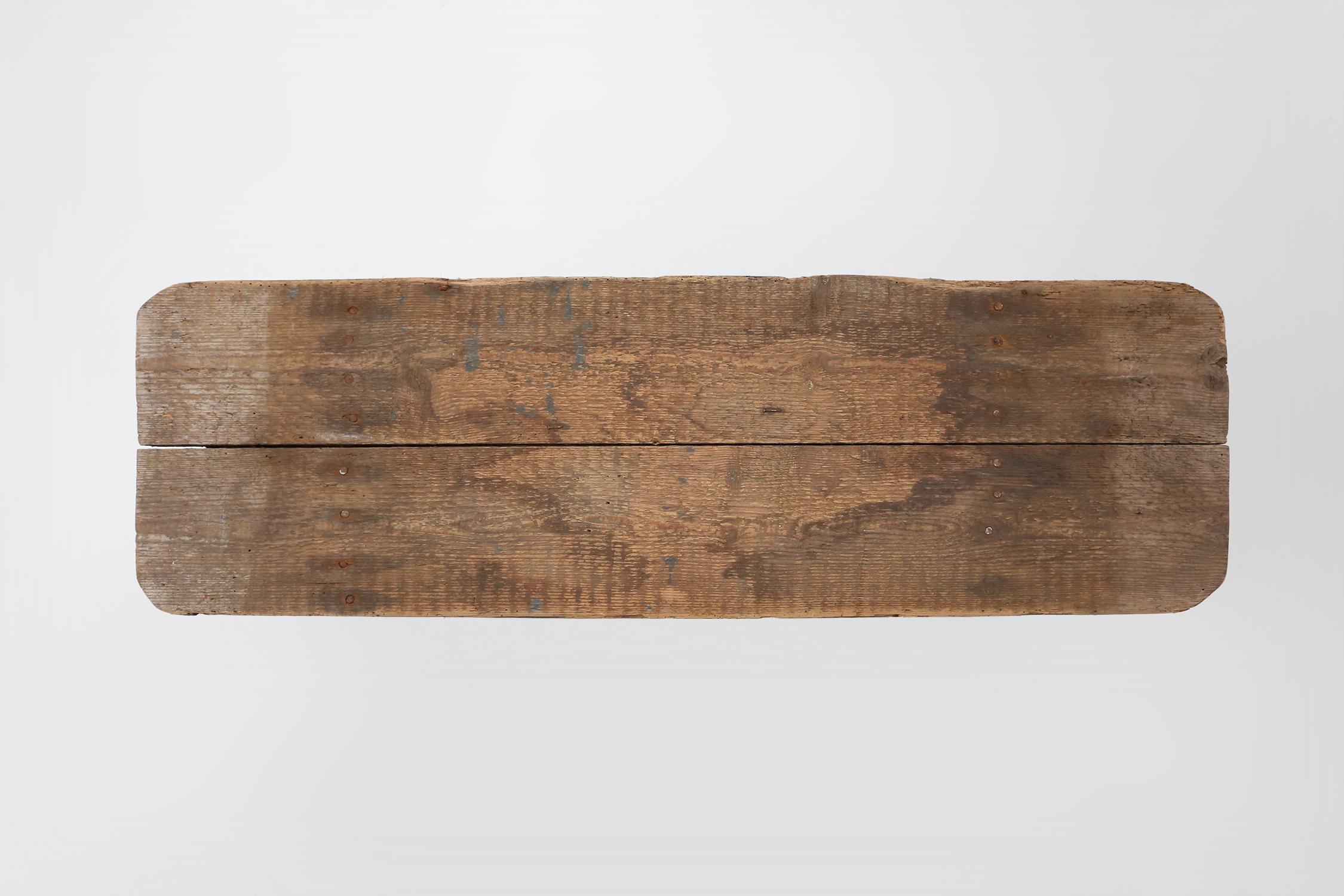 Unusual and charming grey wooden bench, France ca 1890 In Good Condition For Sale In Meulebeke, BE