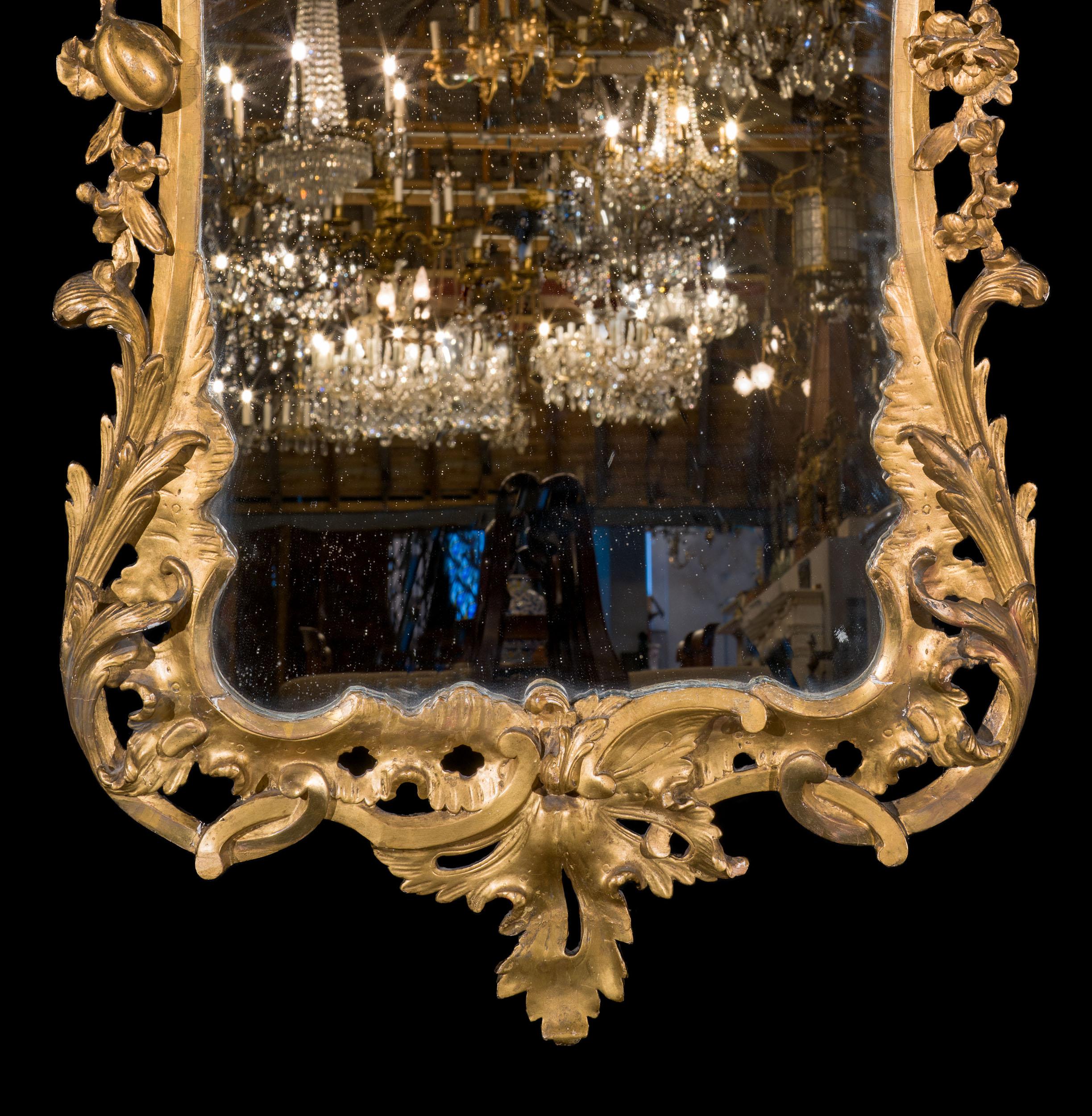 Unusual and Large George III Rococo Mirror In Good Condition For Sale In London, GB