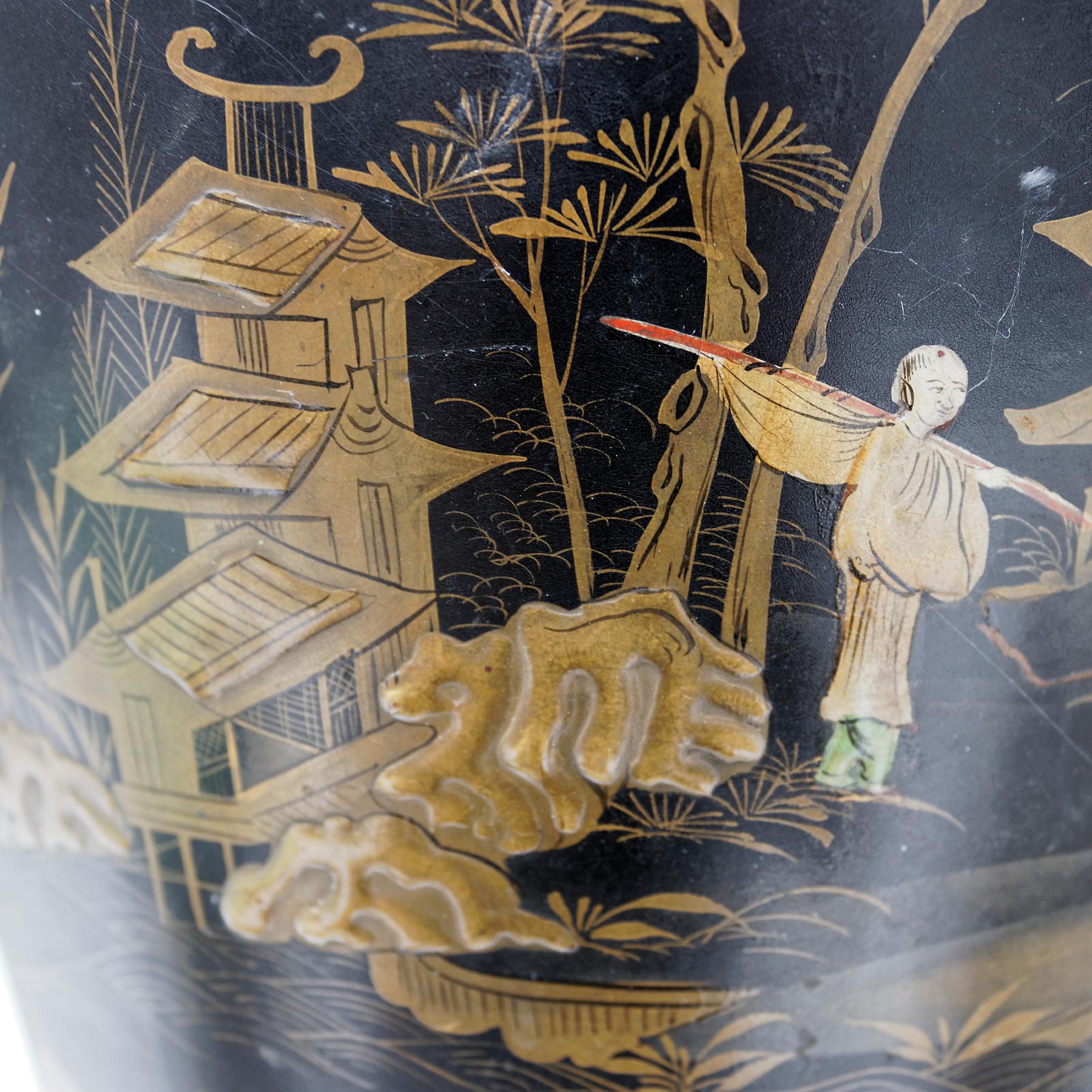 Laqué Insolite et monumental vase allemand en faïence japonaise noire sur piédestal Berlin en vente