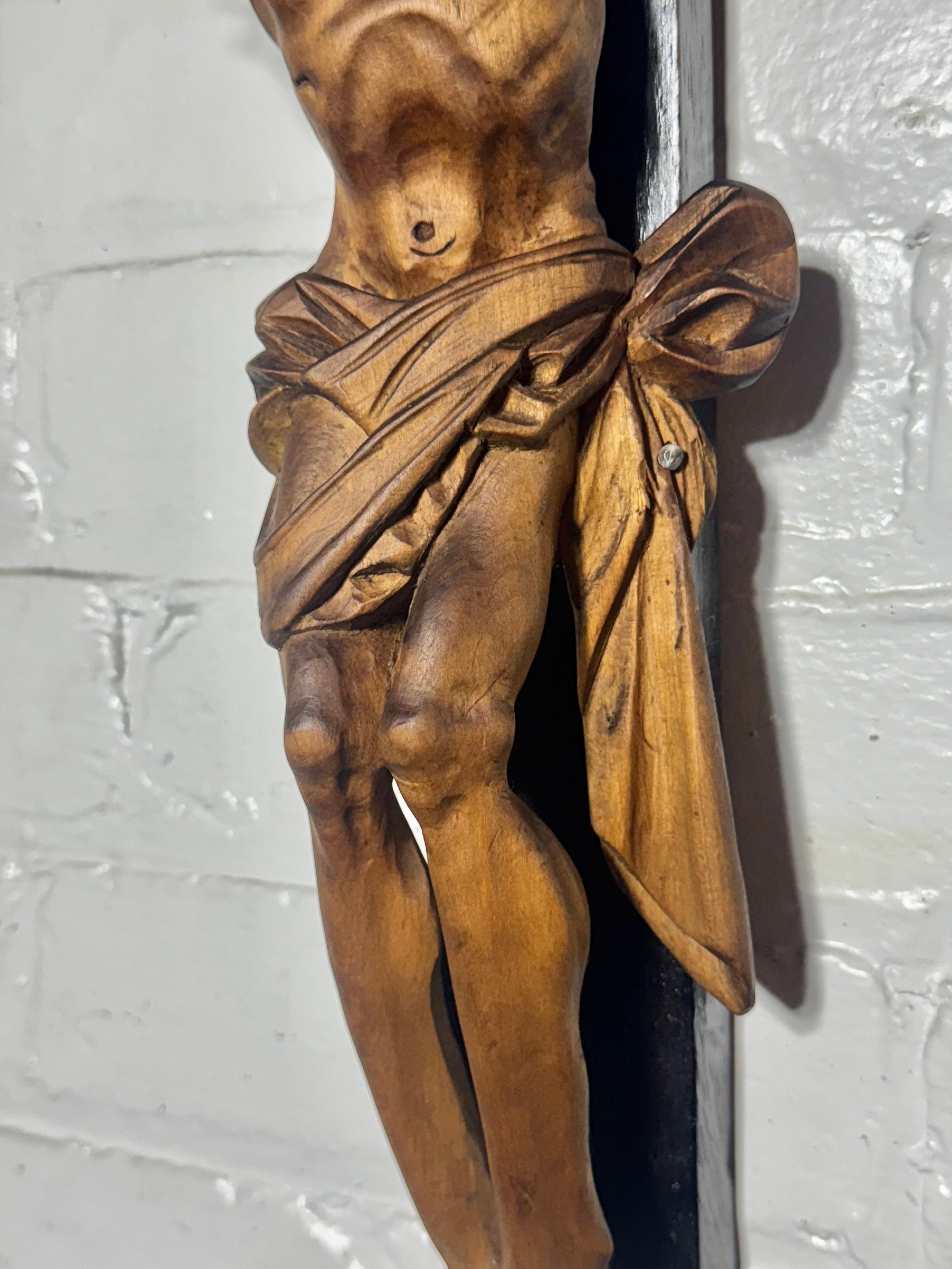 Inconnu Insolite et vraiment incroyable Crucifix en bois sculpté à la main vers 1930. en vente