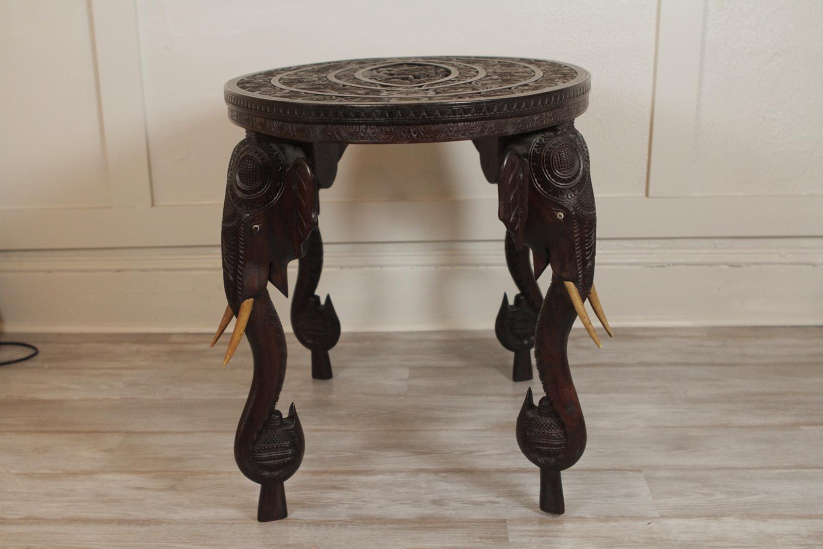 Anglo-Indian Unusual Anglo Indian Hand-Carved Oval Table