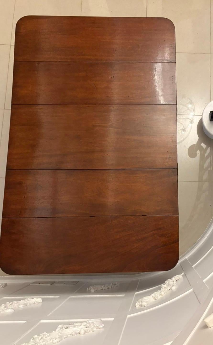 George III Inhabituelle table de salle à manger Pembroke à rallonge extensible en acajou de qualité supérieure à 8 mers en vente