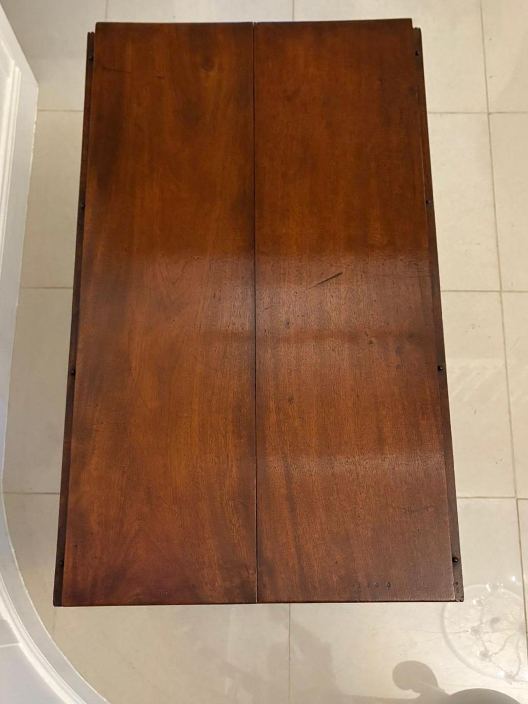 XIXe siècle Inhabituelle table de salle à manger Pembroke à rallonge extensible en acajou de qualité supérieure à 8 mers en vente