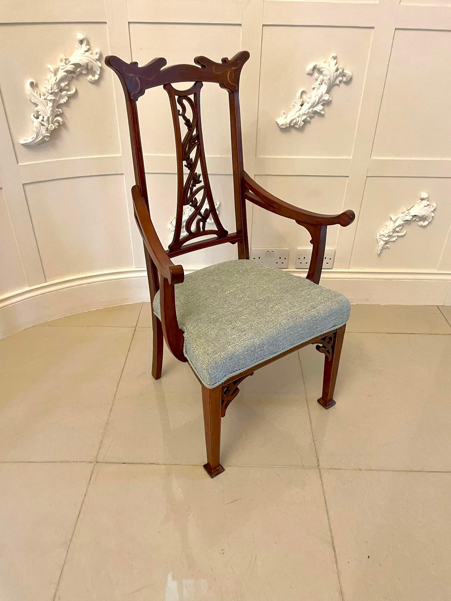 Chaise d'enfant inhabituelle en acajou incrusté de qualité Art Nouveau ancien en vente 6