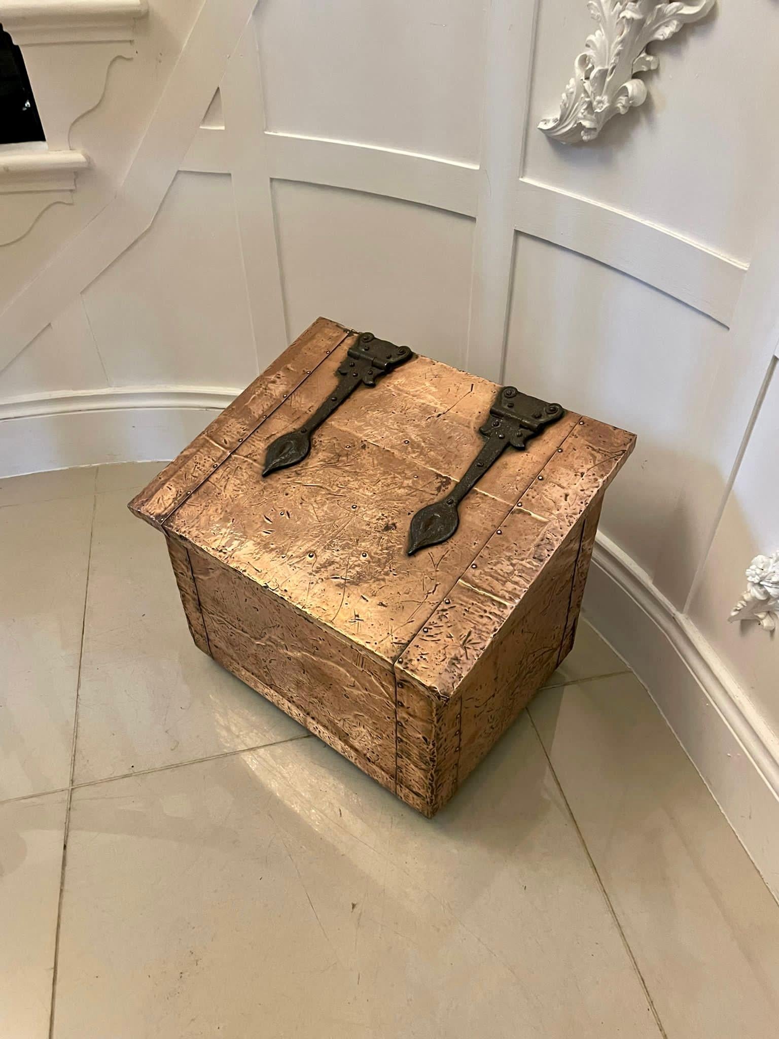 Unusual Antique Arts And Crafts Quality Copper Coal Box  In Good Condition In Suffolk, GB