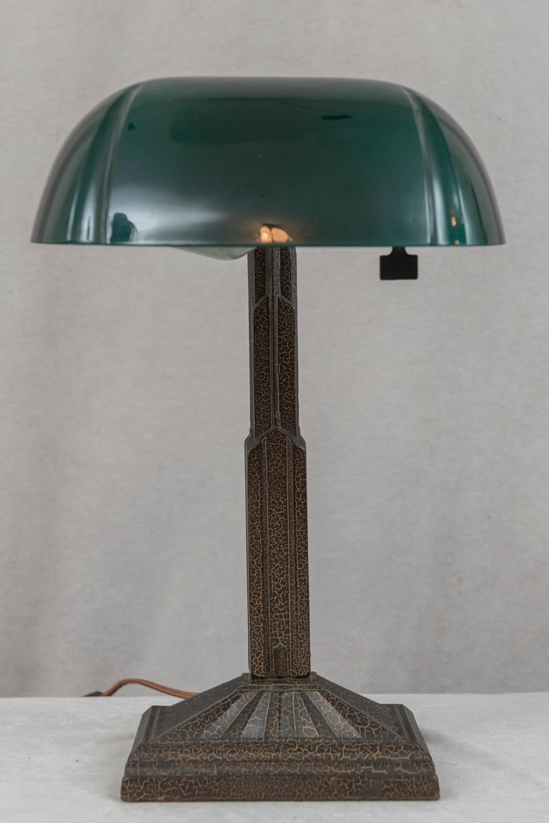 Lampe de banquier antique inhabituelle avec abat-jour vert, d'Eagle Co., années 1920 4